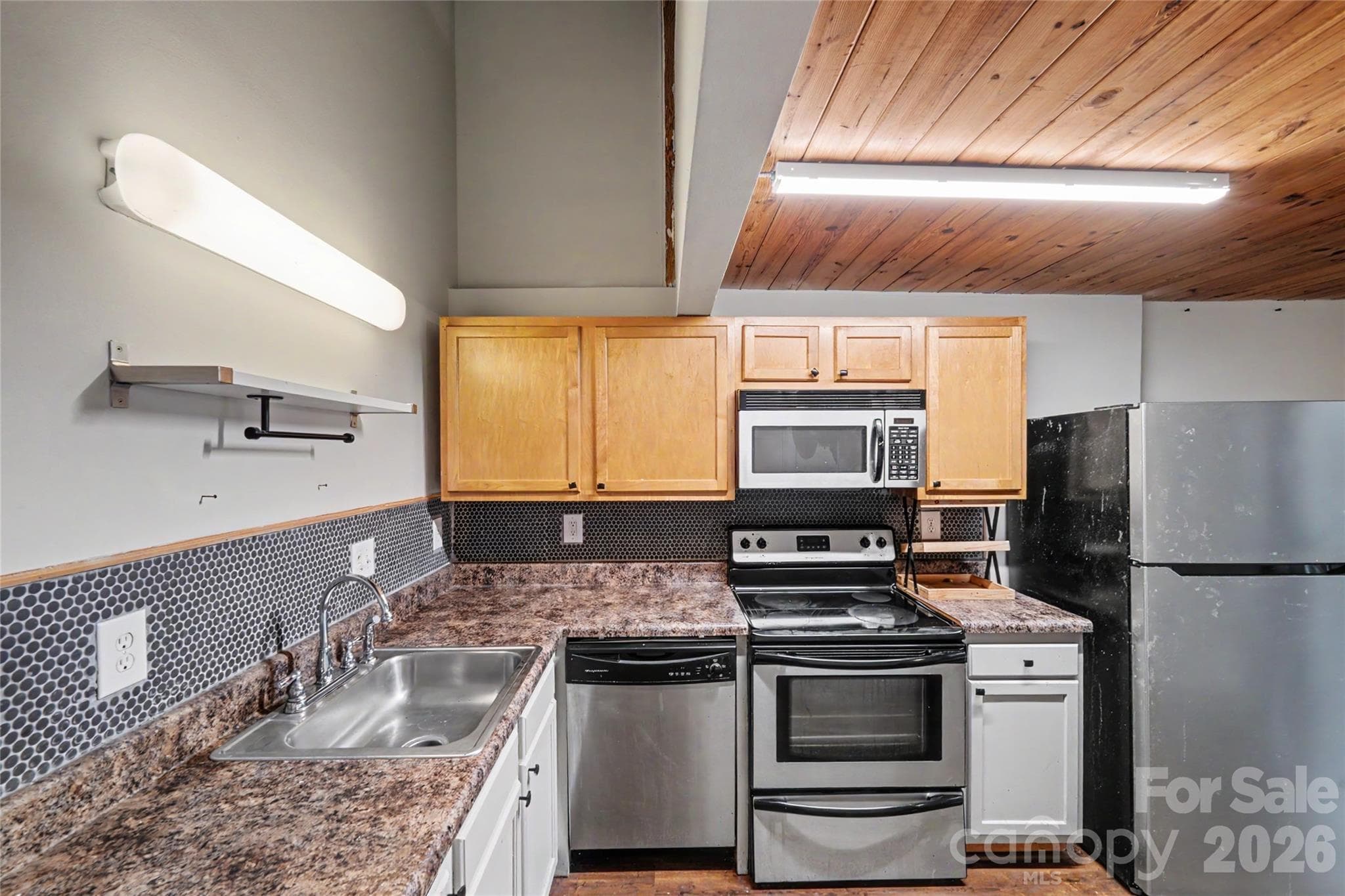 Condominium at 201 S Hoskins Road, Charlotte, photo 2 of 21