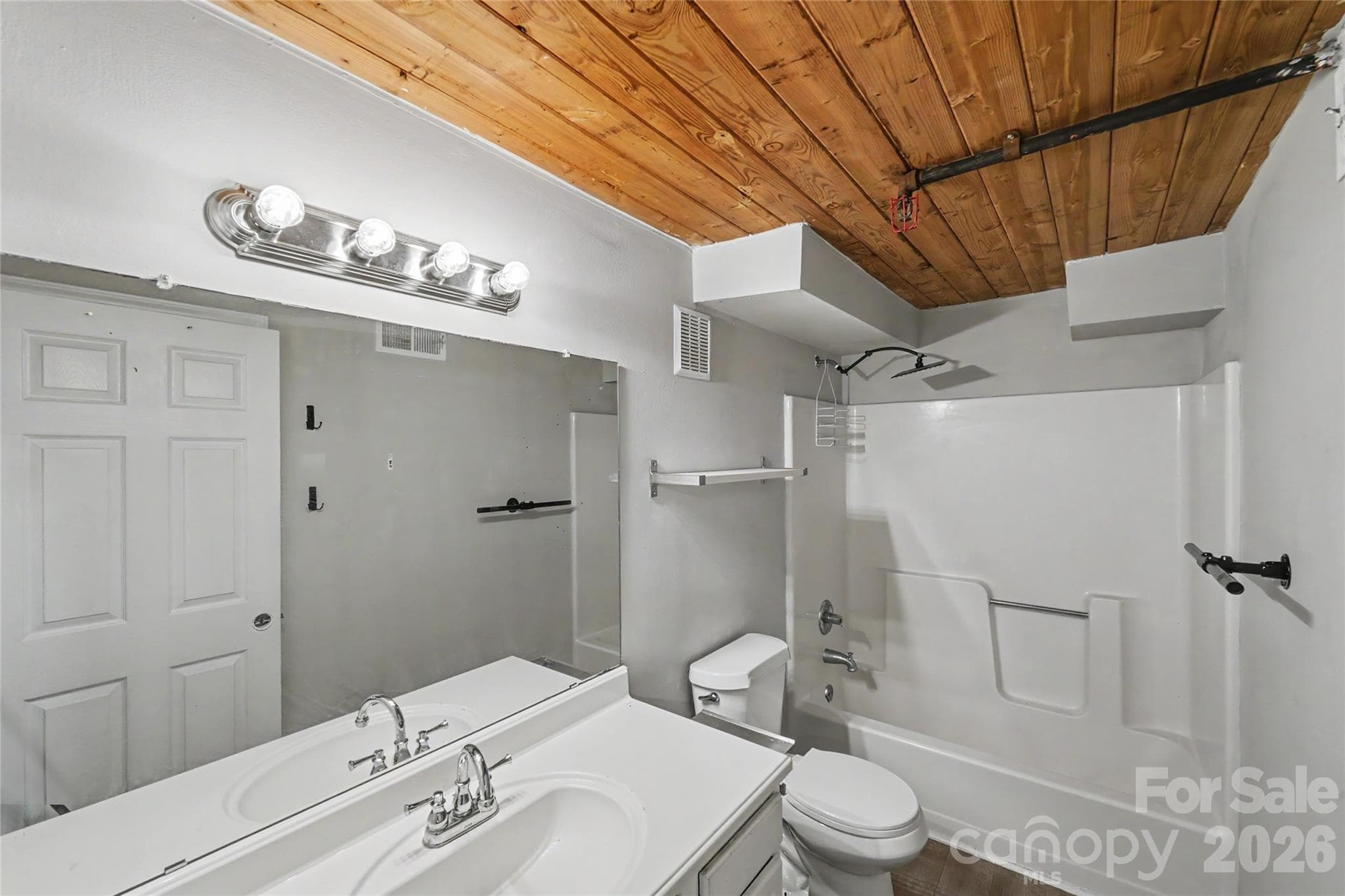 Condominium at 201 S Hoskins Road, Charlotte, photo 4 of 21