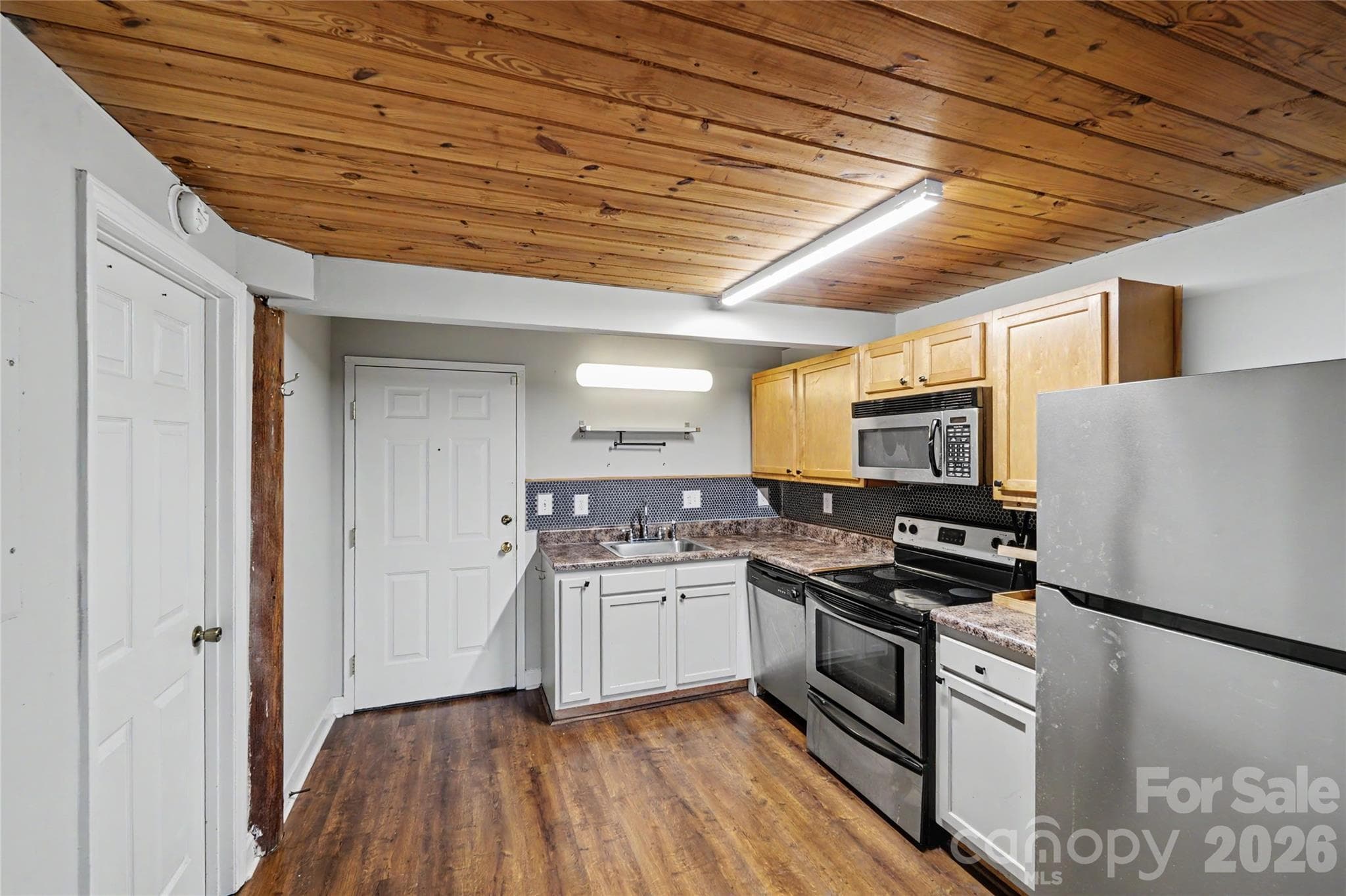Condominium at 201 S Hoskins Road, Charlotte, photo 11 of 21