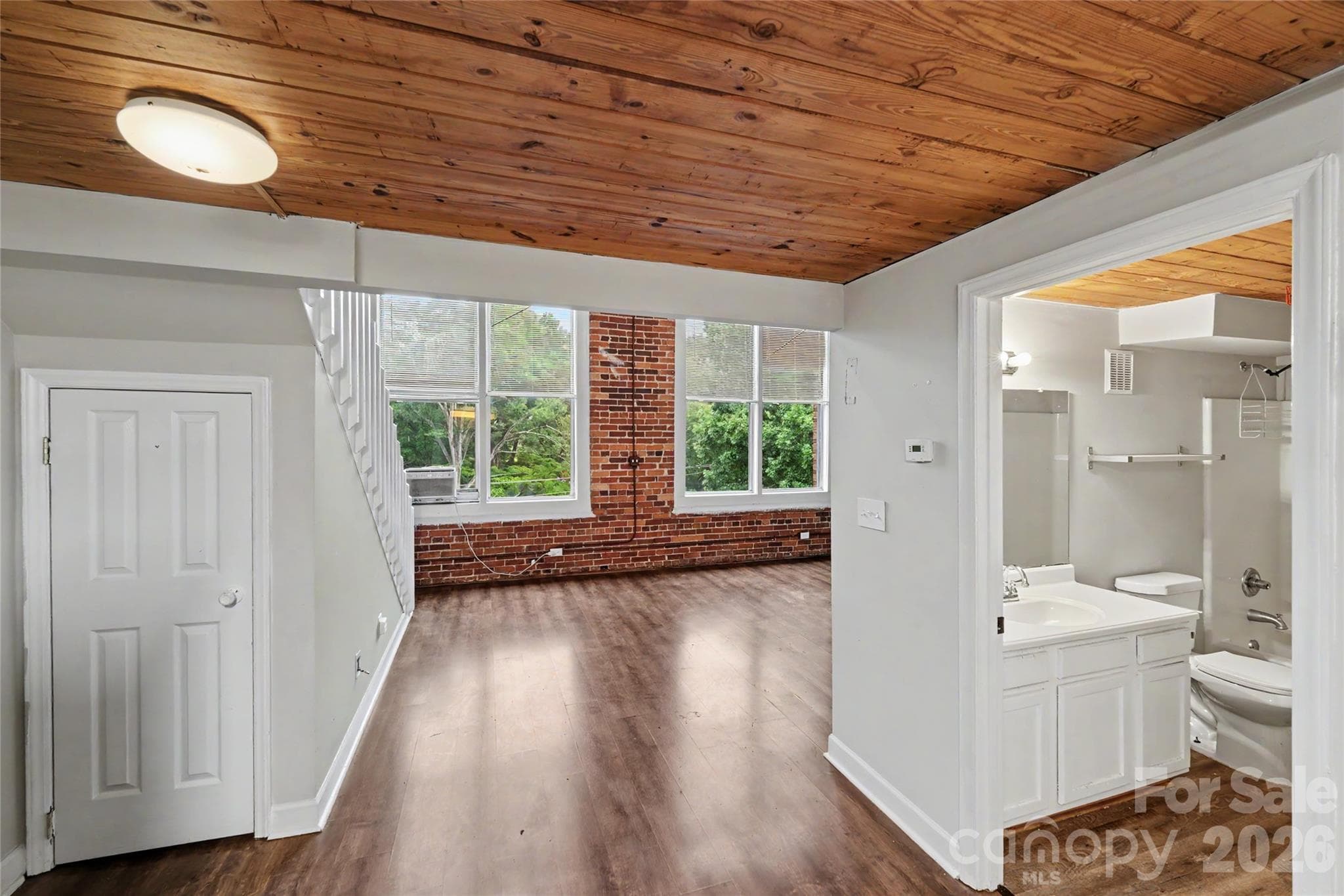 Condominium at 201 S Hoskins Road, Charlotte, photo 13 of 21