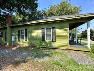 Single Family Residence at 303 W B Street, Newton, photo 2 of 5