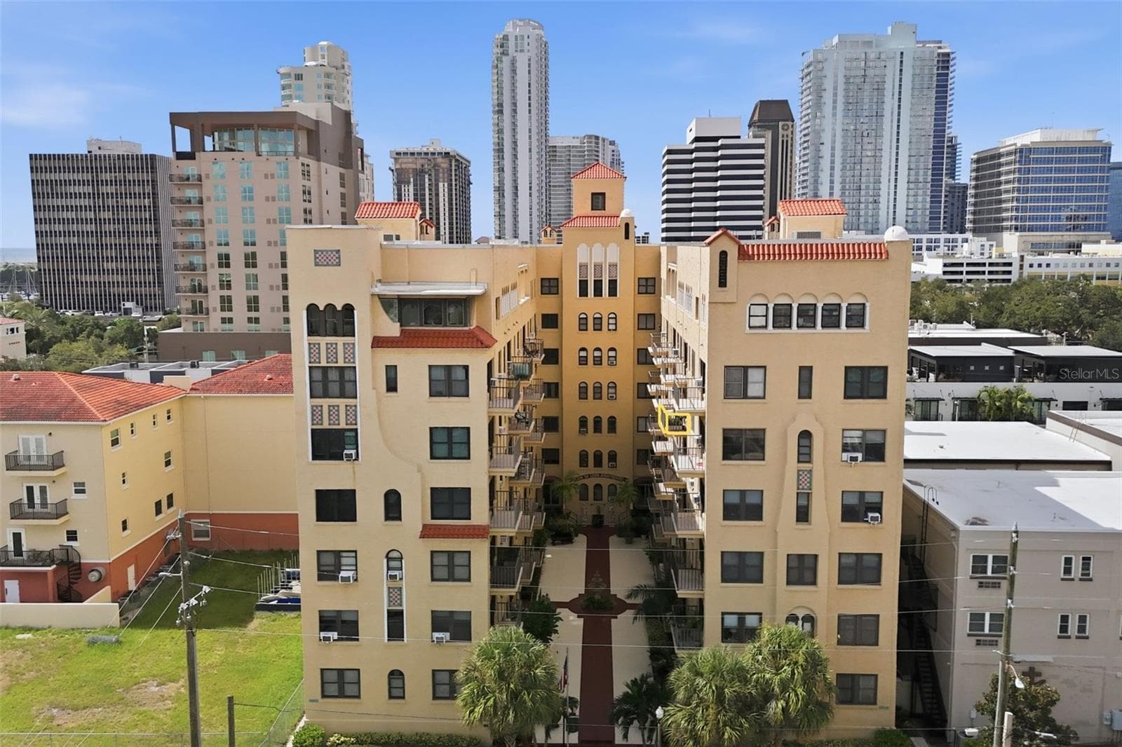 Condominium at 130 4TH AVE N #504, ST PETERSBURG, photo 2 of 45