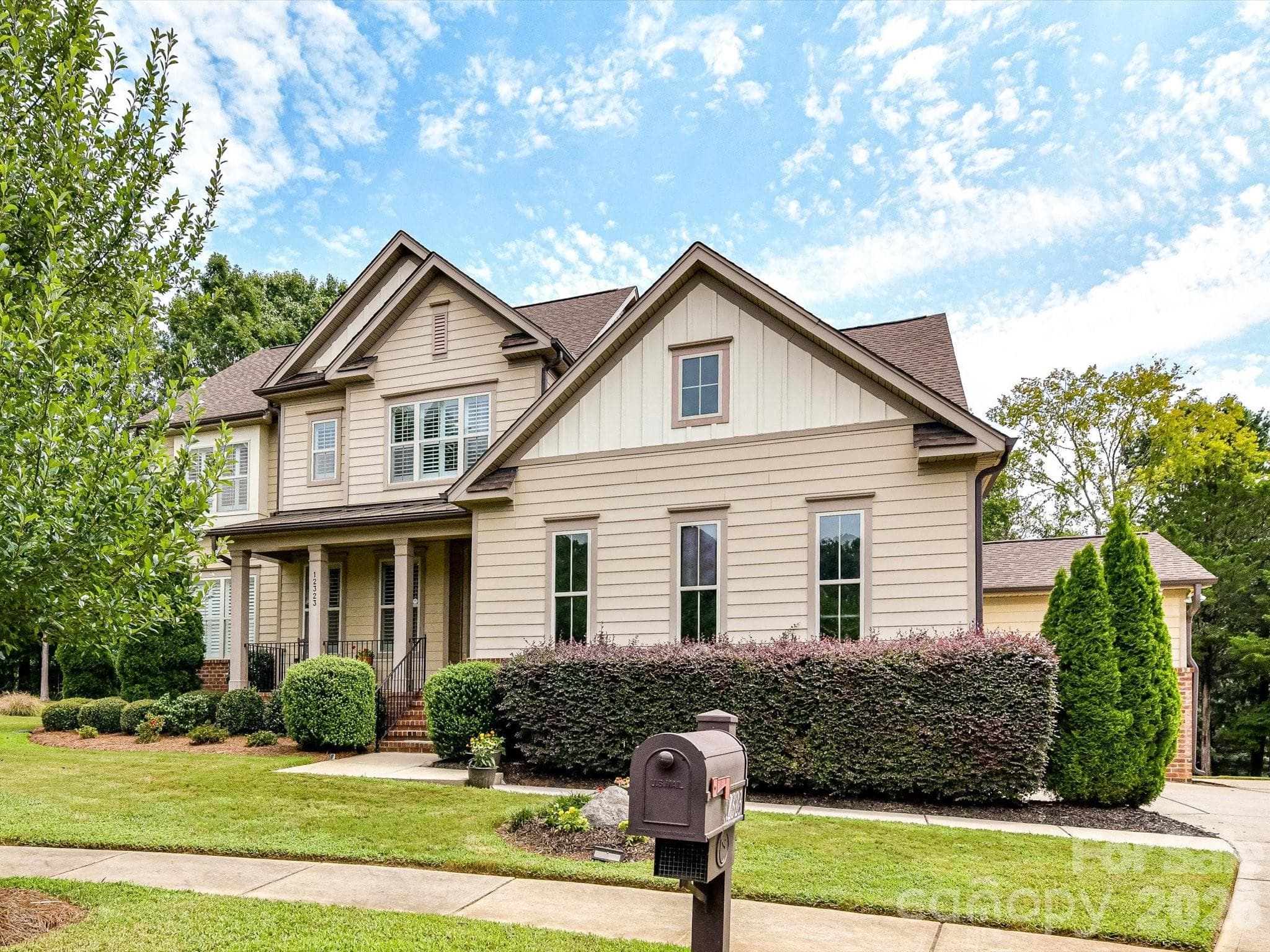 Single Family Residence at 12323 Cherrybark Lane, Charlotte, photo 3 of 48
