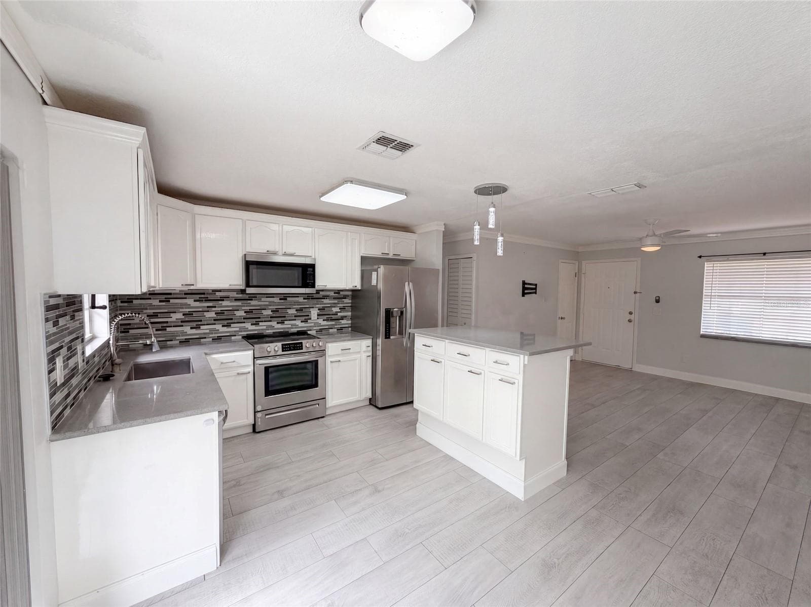 Single Family Residence at 976 LISKEARD AVE, ORANGE CITY, photo 2 of 16