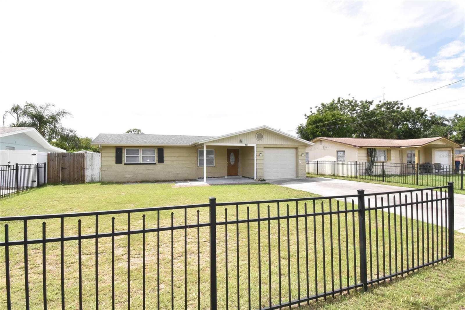Single Family Residence at 11025 PICKERING LN, PORT RICHEY, photo 2 of 25