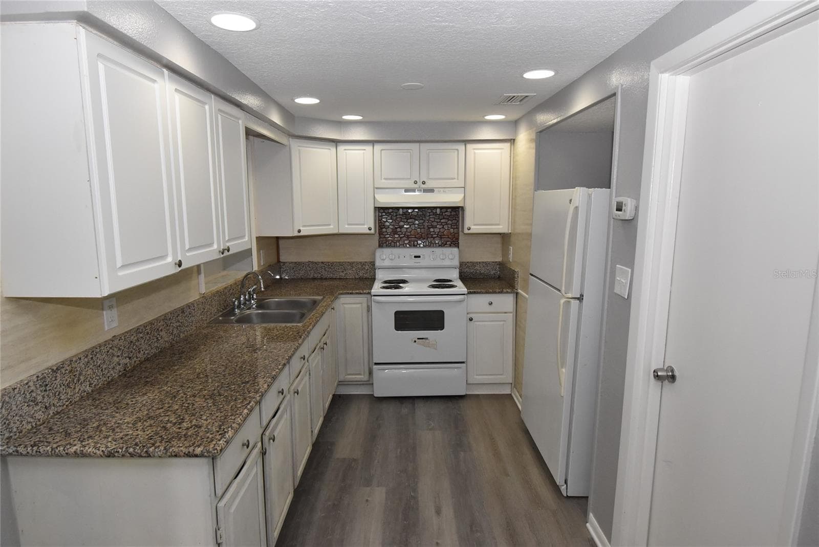 Single Family Residence at 11025 PICKERING LN, PORT RICHEY, photo 6 of 25