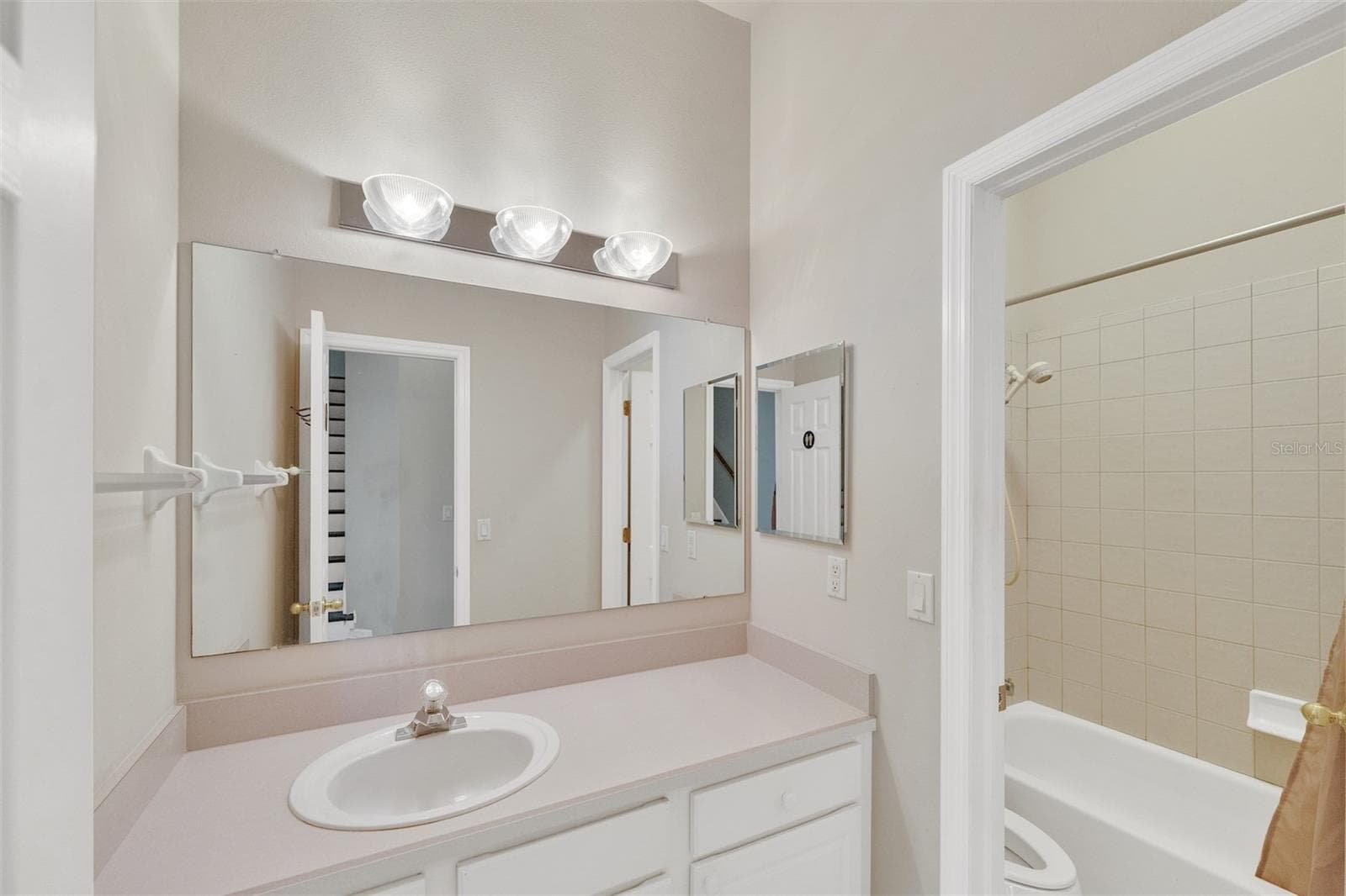 Single Family Residence at ARBOR GREENE PH 2 UNIT 3, TAMPA, photo 28 of 45