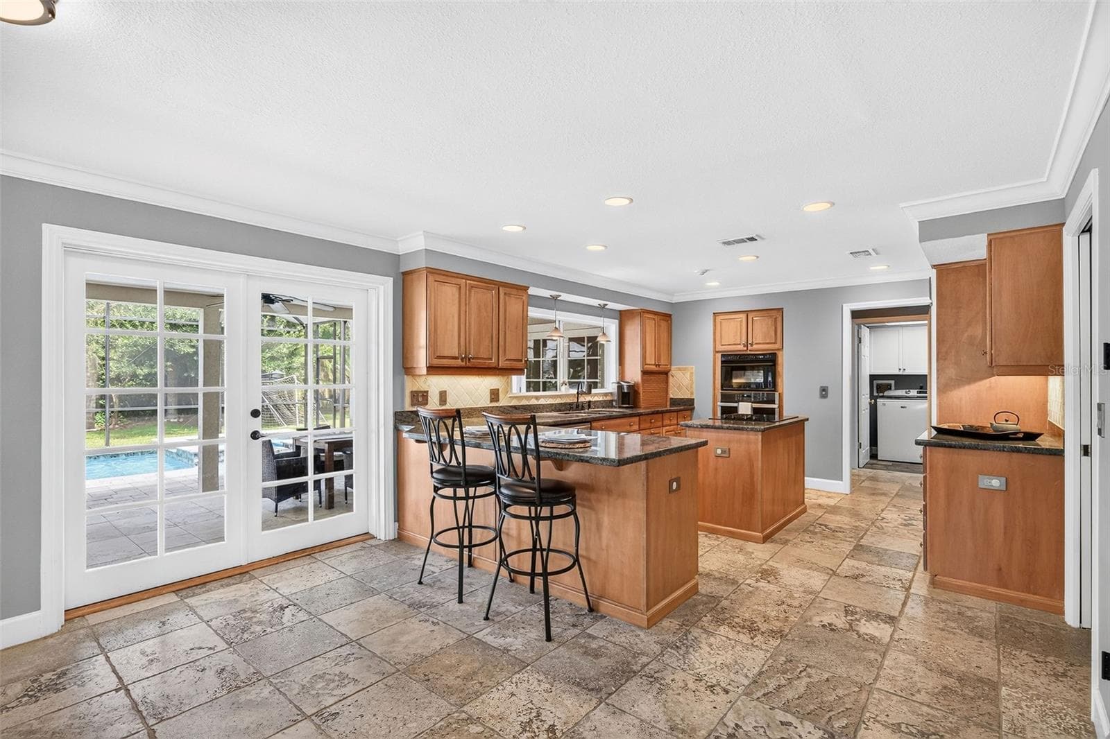 Breakfast bar - 2260 W CLASSIC COURT, LONGWOOD