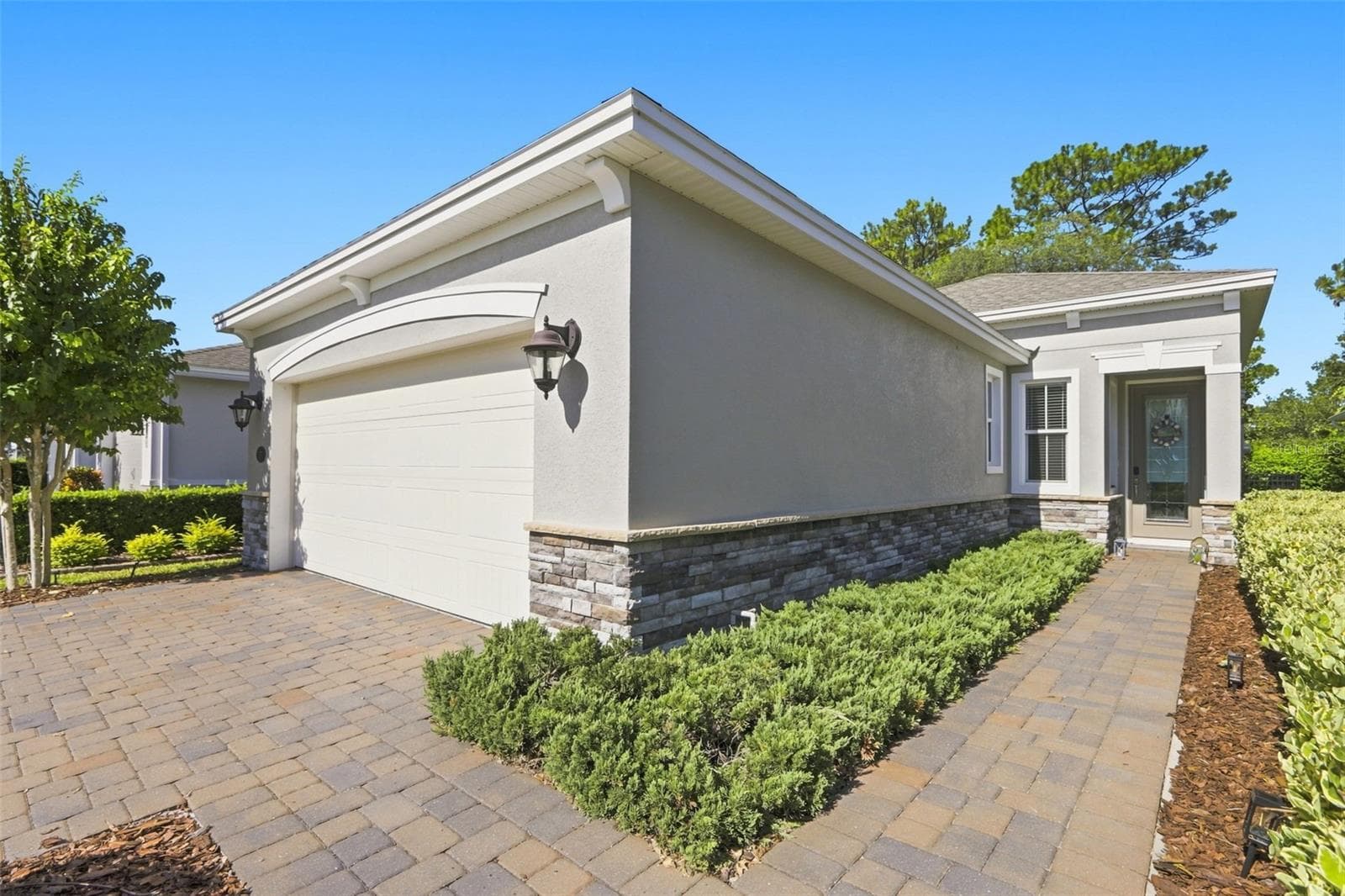Single Family Residence at 177 OLD MOSS CIR, DELAND, photo 2 of 24