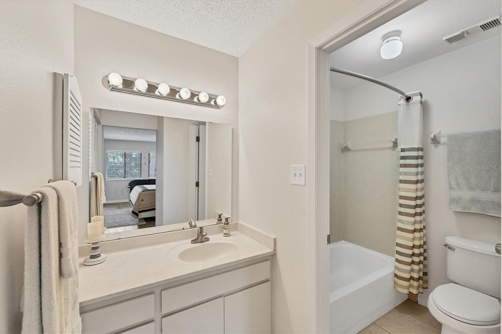 Condominium at 5264 LAKE VILLAGE DR #48, SARASOTA, photo 15 of 44
