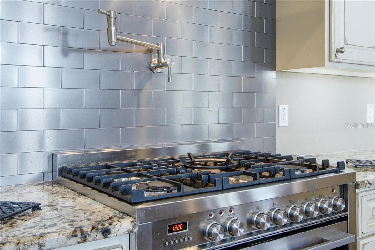 Electric Oven with Gas Stove & Pot Filler - 1500 SPRING GARDEN RANCH RD, DE LEON SPRINGS