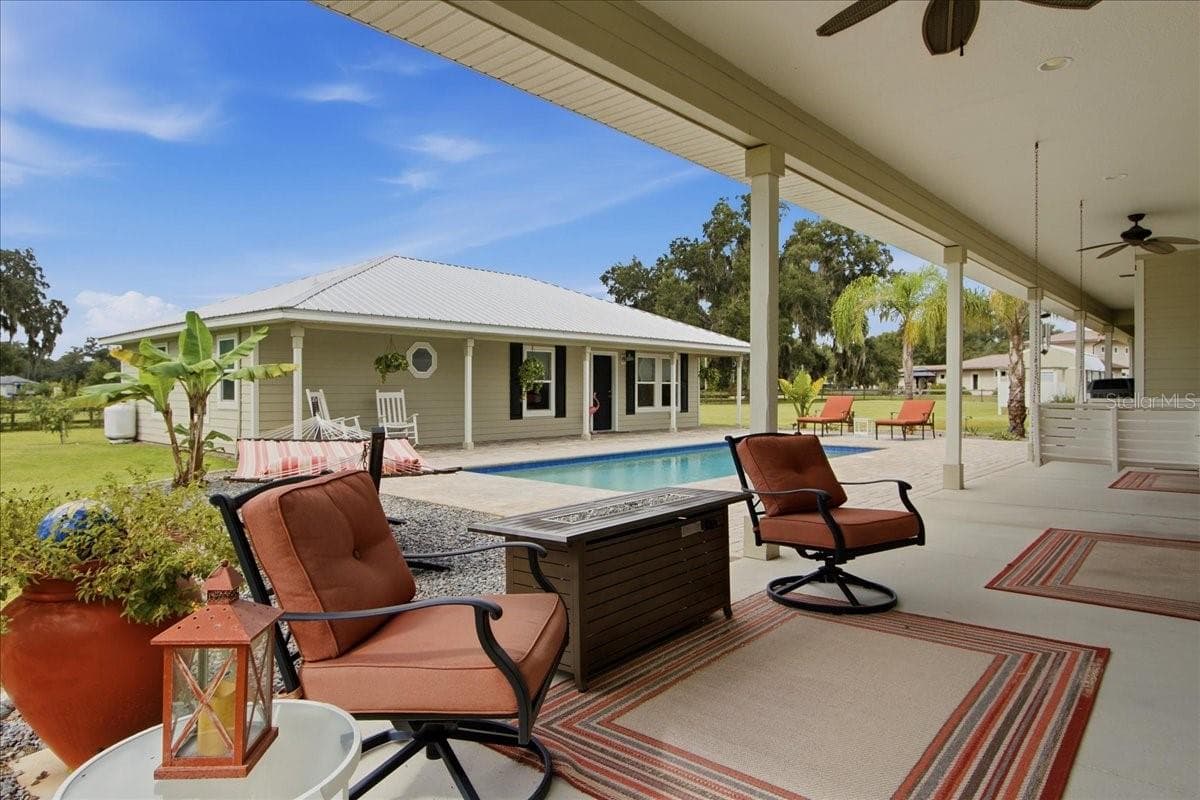 Covered Patio Sitting Area with gas Fire Pit - 1500 SPRING GARDEN RANCH RD, DE LEON SPRINGS