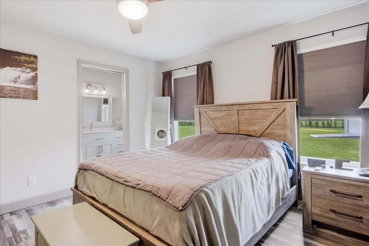 Guest House - Primary Bedroom w/Windows for lots of natural light - 1500 SPRING GARDEN RANCH RD, DE LEON SPRINGS