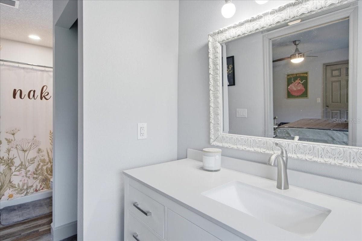 Guest House - En Suite Vanity - 1500 SPRING GARDEN RANCH RD, DE LEON SPRINGS