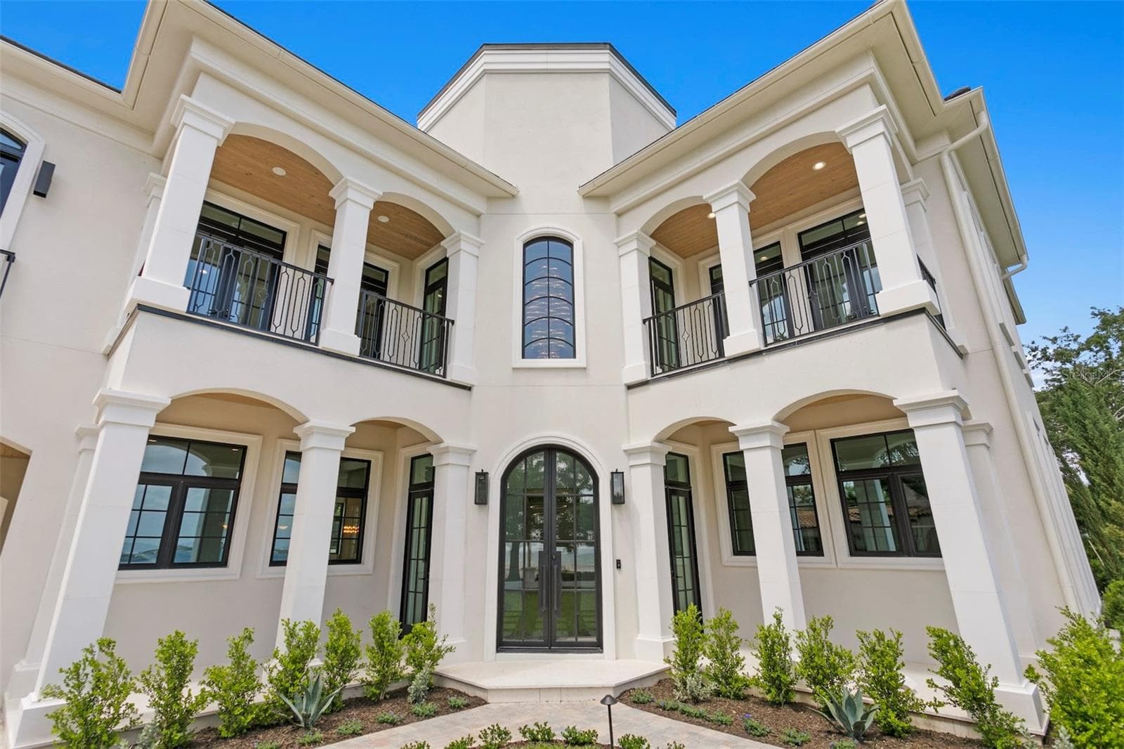 Single Family Residence at 3907 BAYSHORE BLVD, TAMPA, photo 2 of 98