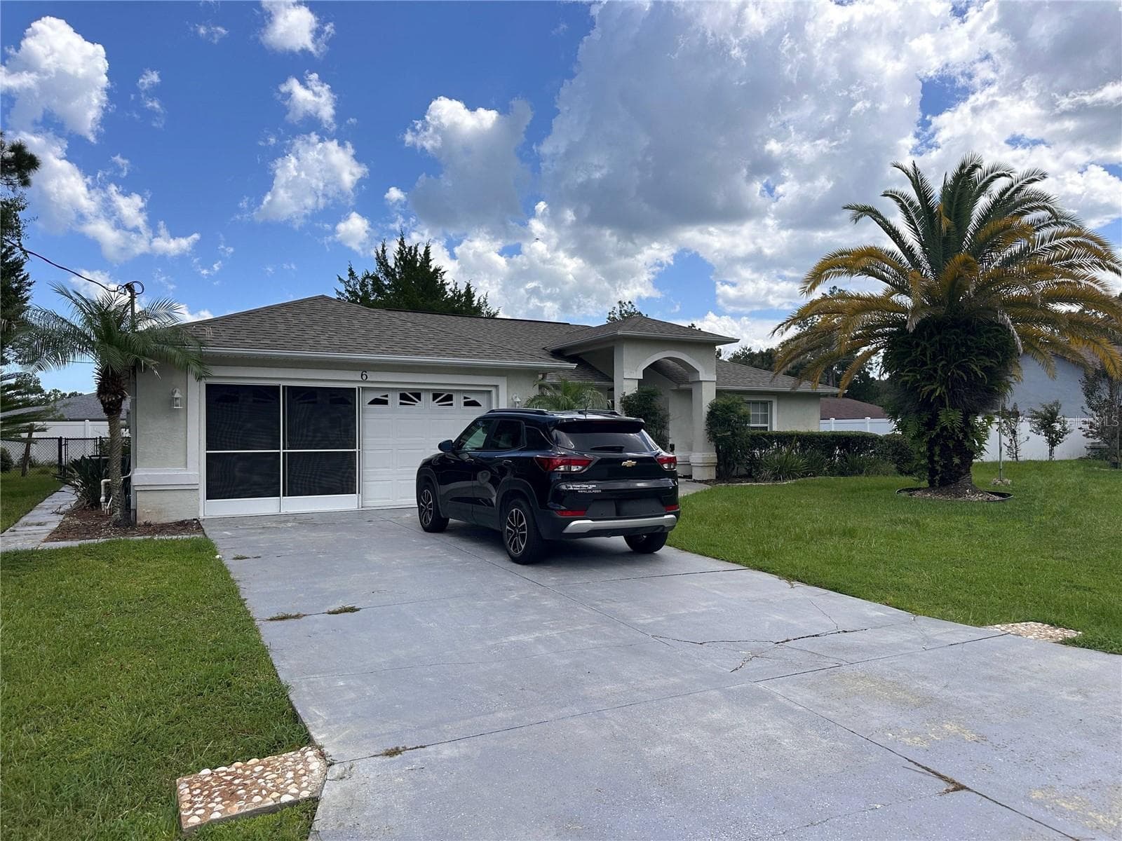 6 WHITE HOUSE DR