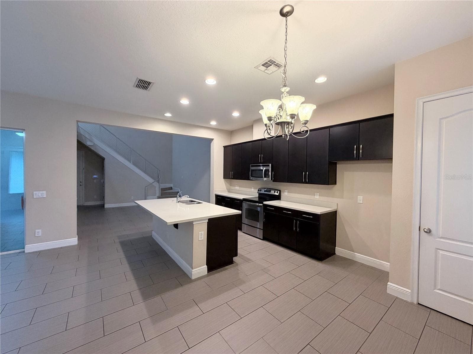 Half Duplex at 14142 WALCOTT AVE, ORLANDO, photo 10 of 53