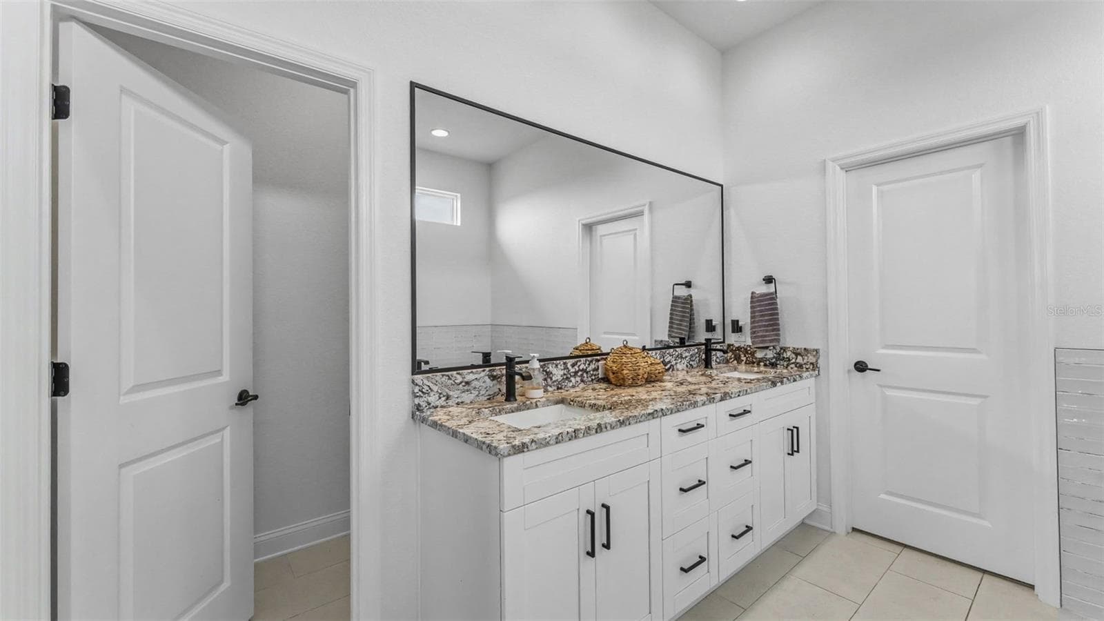 Primary Bathroom - 7034 BENTRIDGE DR, LAKELAND