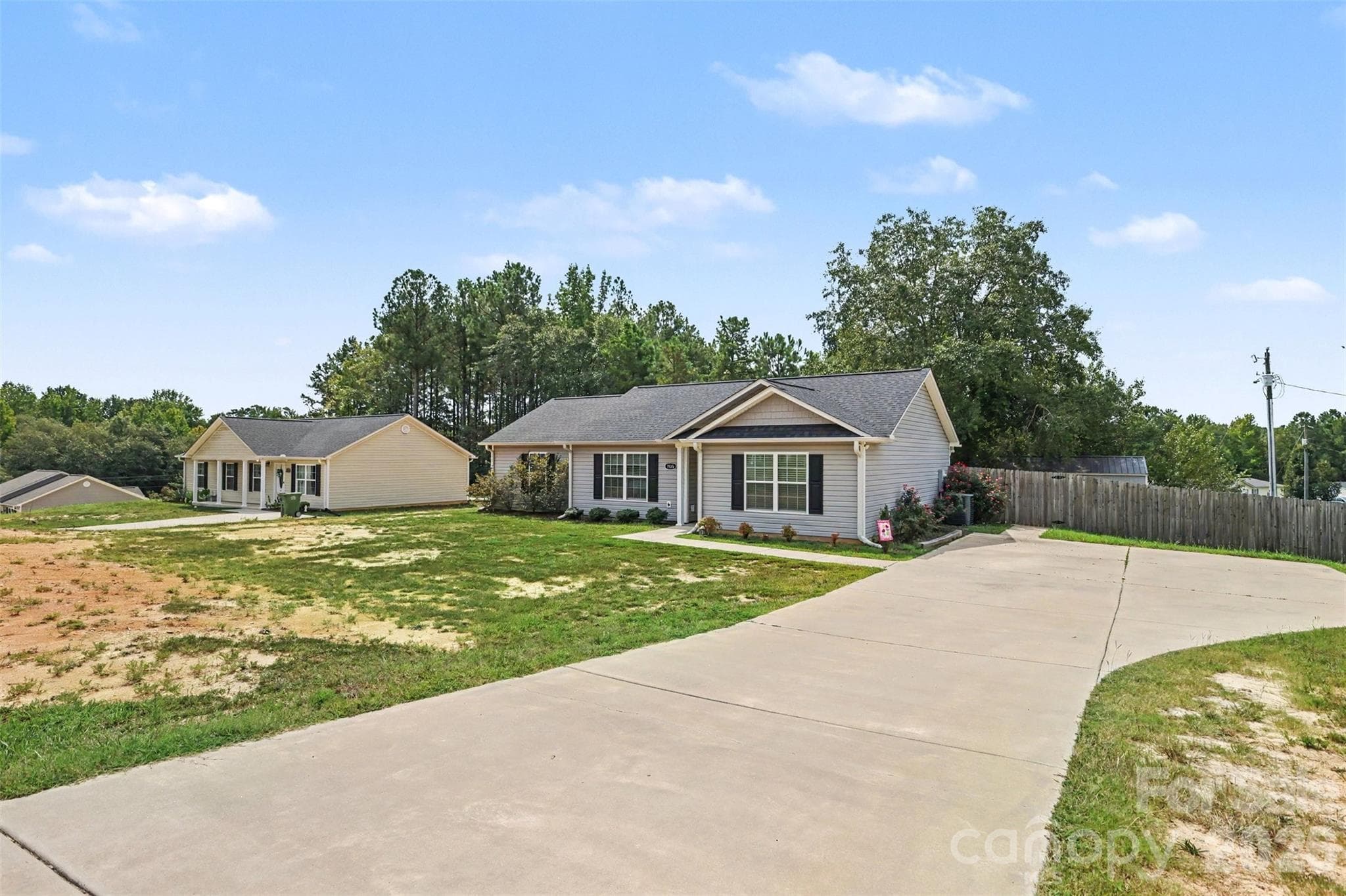 Single Family Residence at 1505 Foxbrook Circle, Lancaster, photo 5 of 25