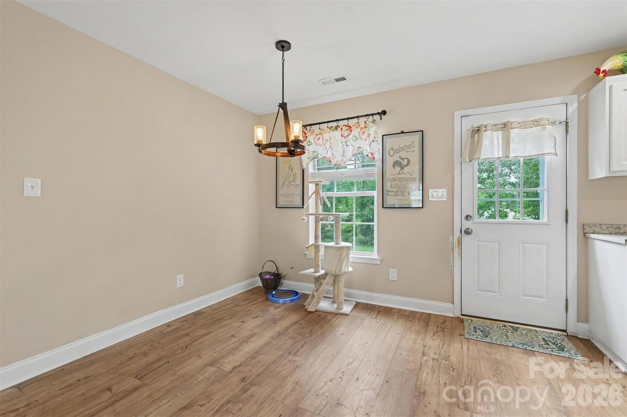 Single Family Residence at 1505 Foxbrook Circle, Lancaster, photo 6 of 25
