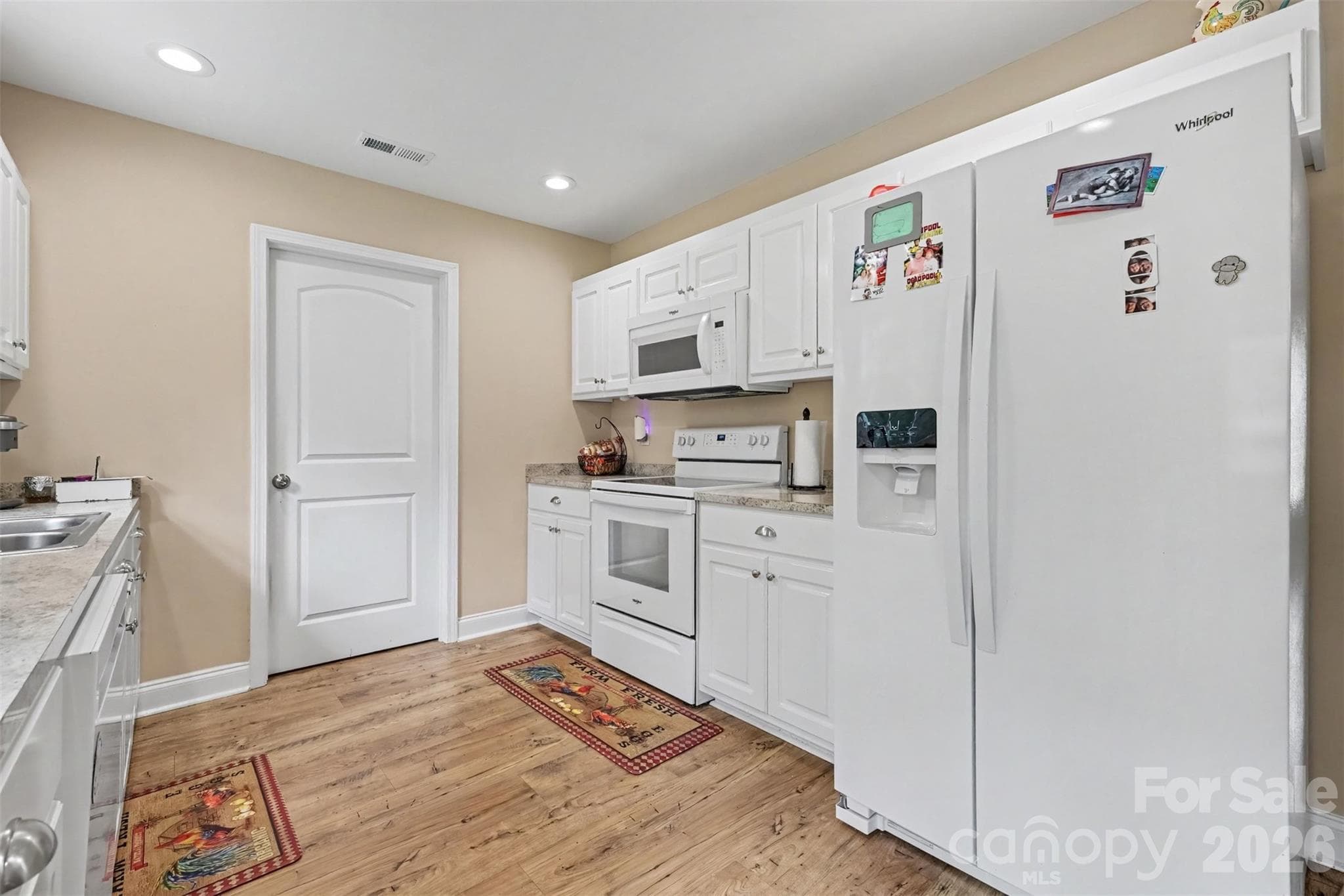 Single Family Residence at 1505 Foxbrook Circle, Lancaster, photo 9 of 25