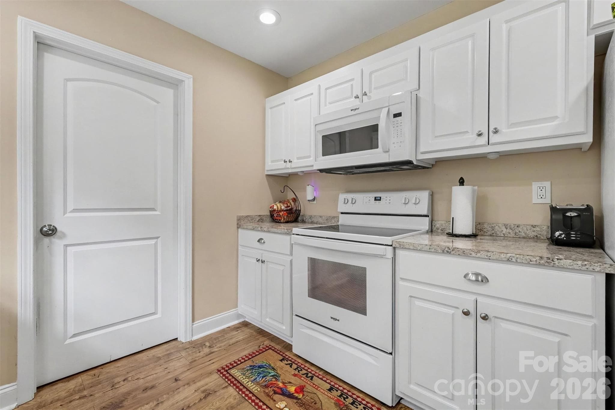 Single Family Residence at 1505 Foxbrook Circle, Lancaster, photo 10 of 25