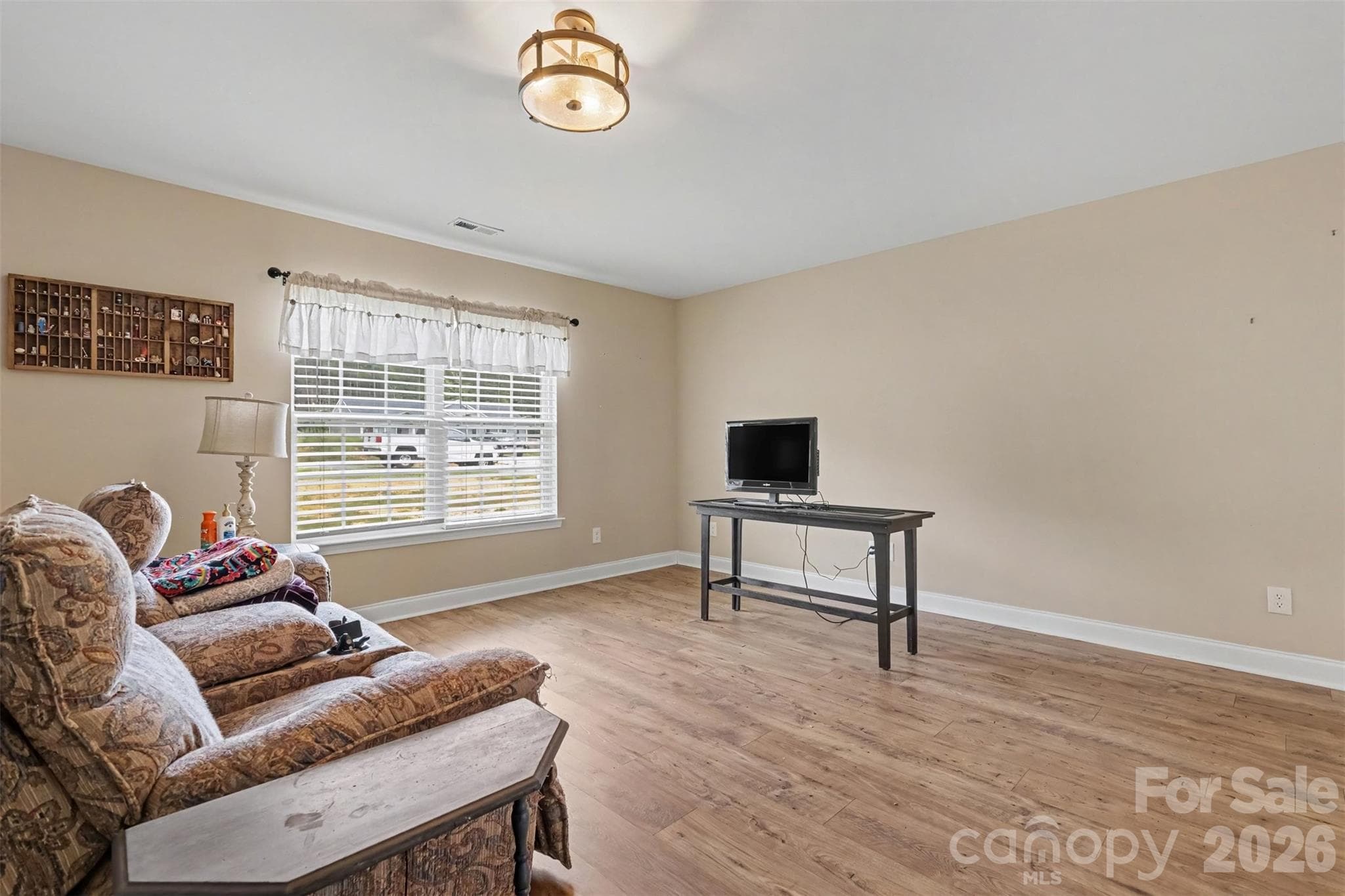 Single Family Residence at 1505 Foxbrook Circle, Lancaster, photo 13 of 25