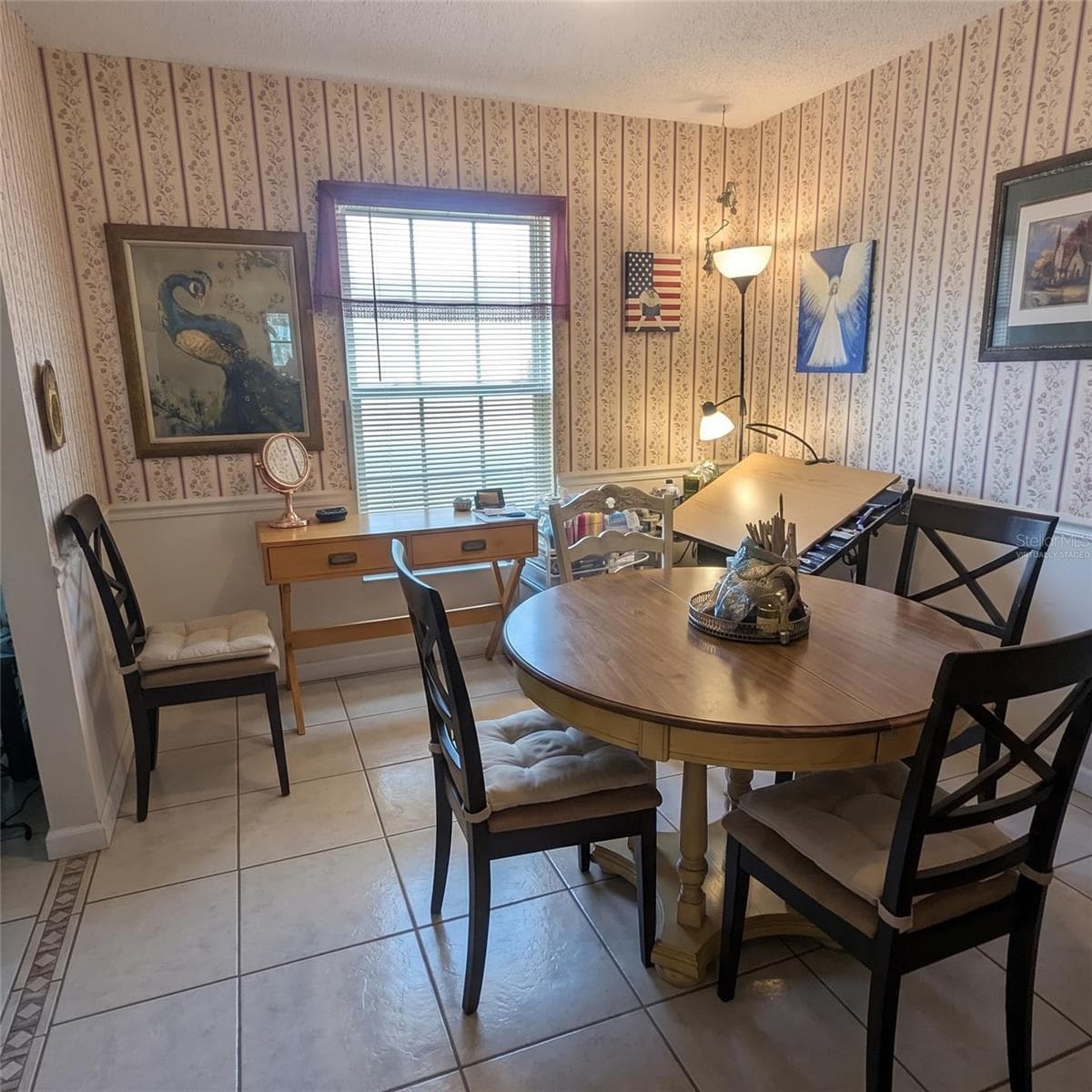 Virtually staged primarily via decluttering -walls and flooring remain the same. - 5045 MISTY LAKE DR, MULBERRY