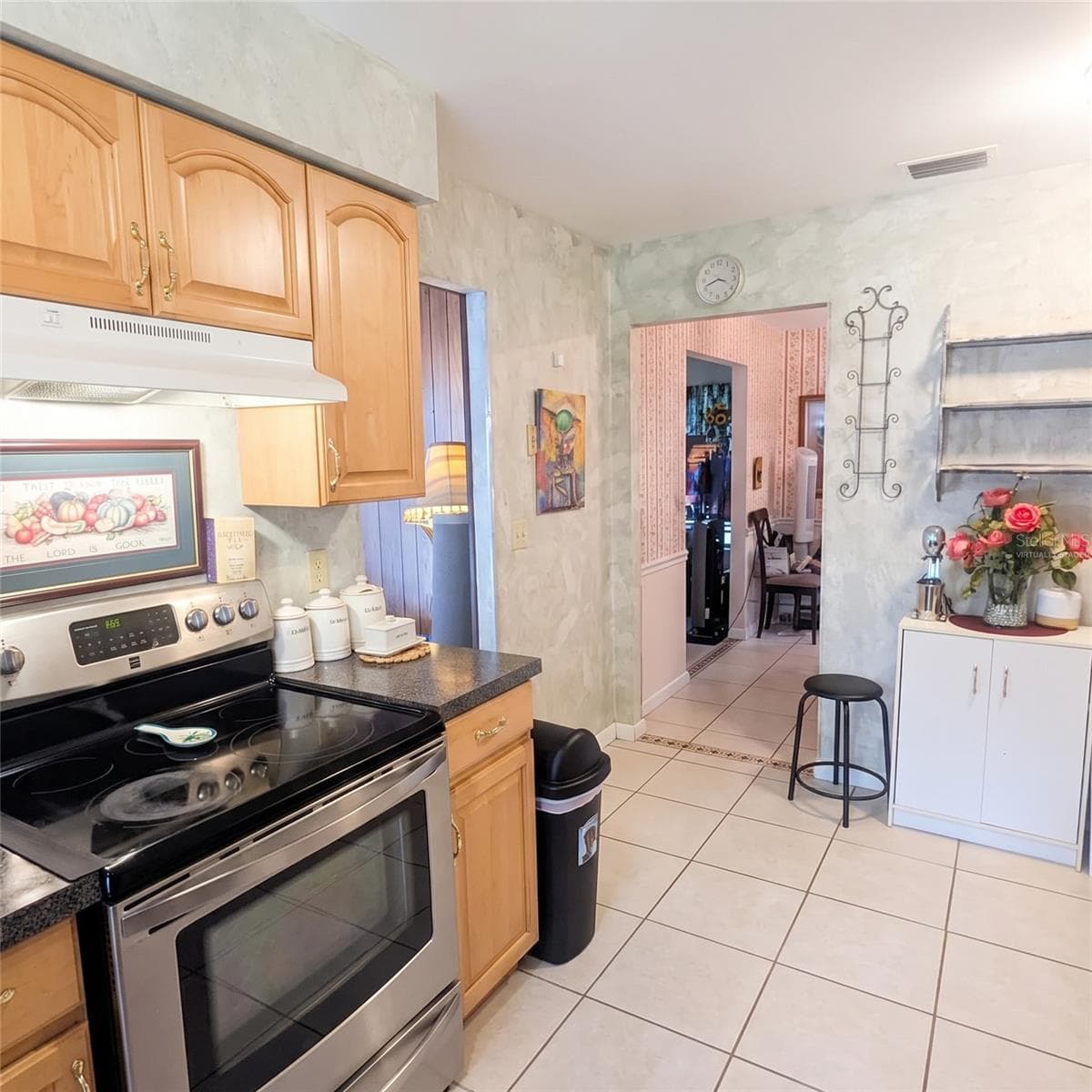 Virtually staged primarily via decluttering -walls, flooring, and appliances remain the same. - 5045 MISTY LAKE DR, MULBERRY