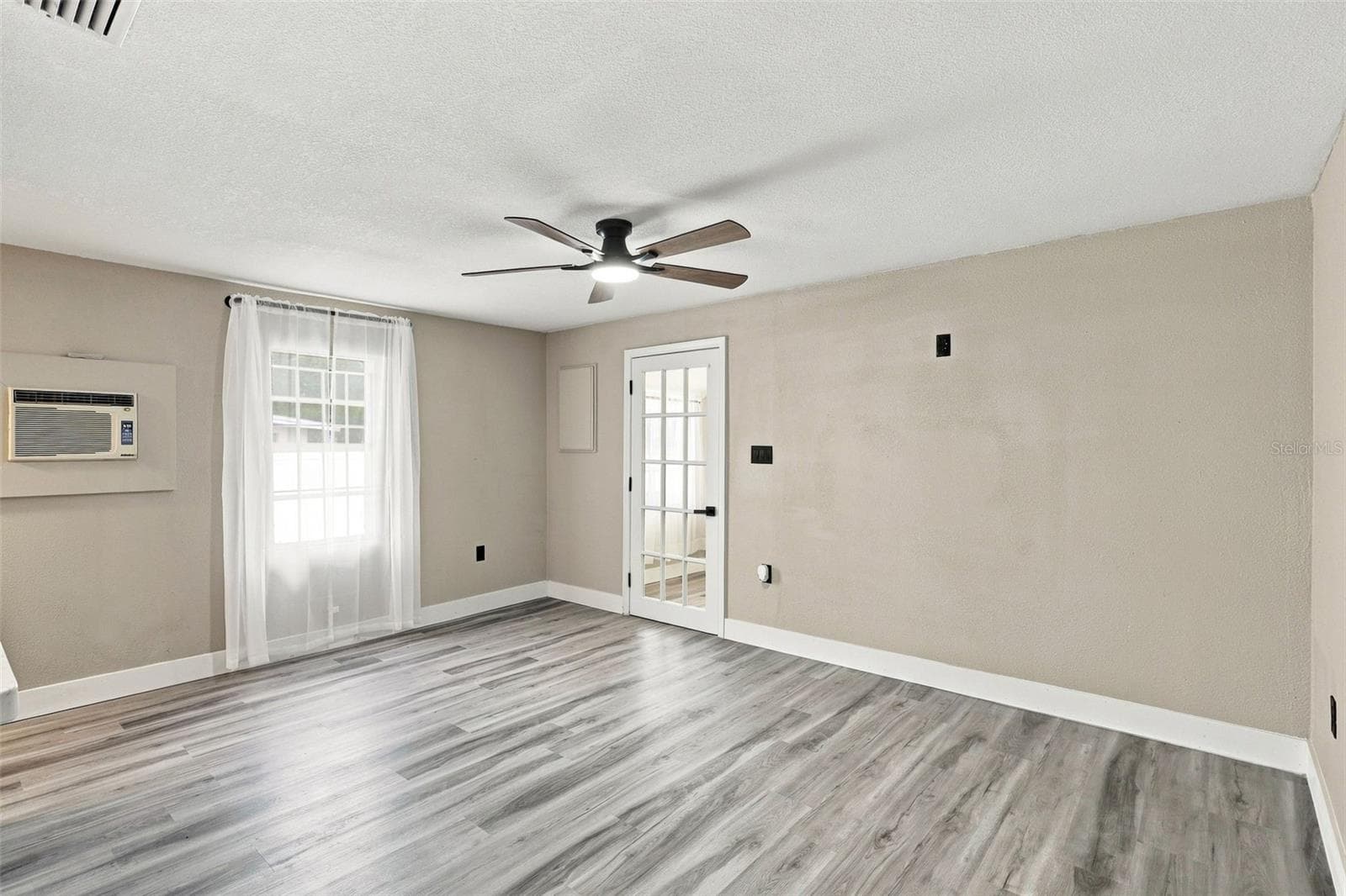 Single Family Residence at 1416 SOUTHWEST RD, SANFORD, photo 12 of 44