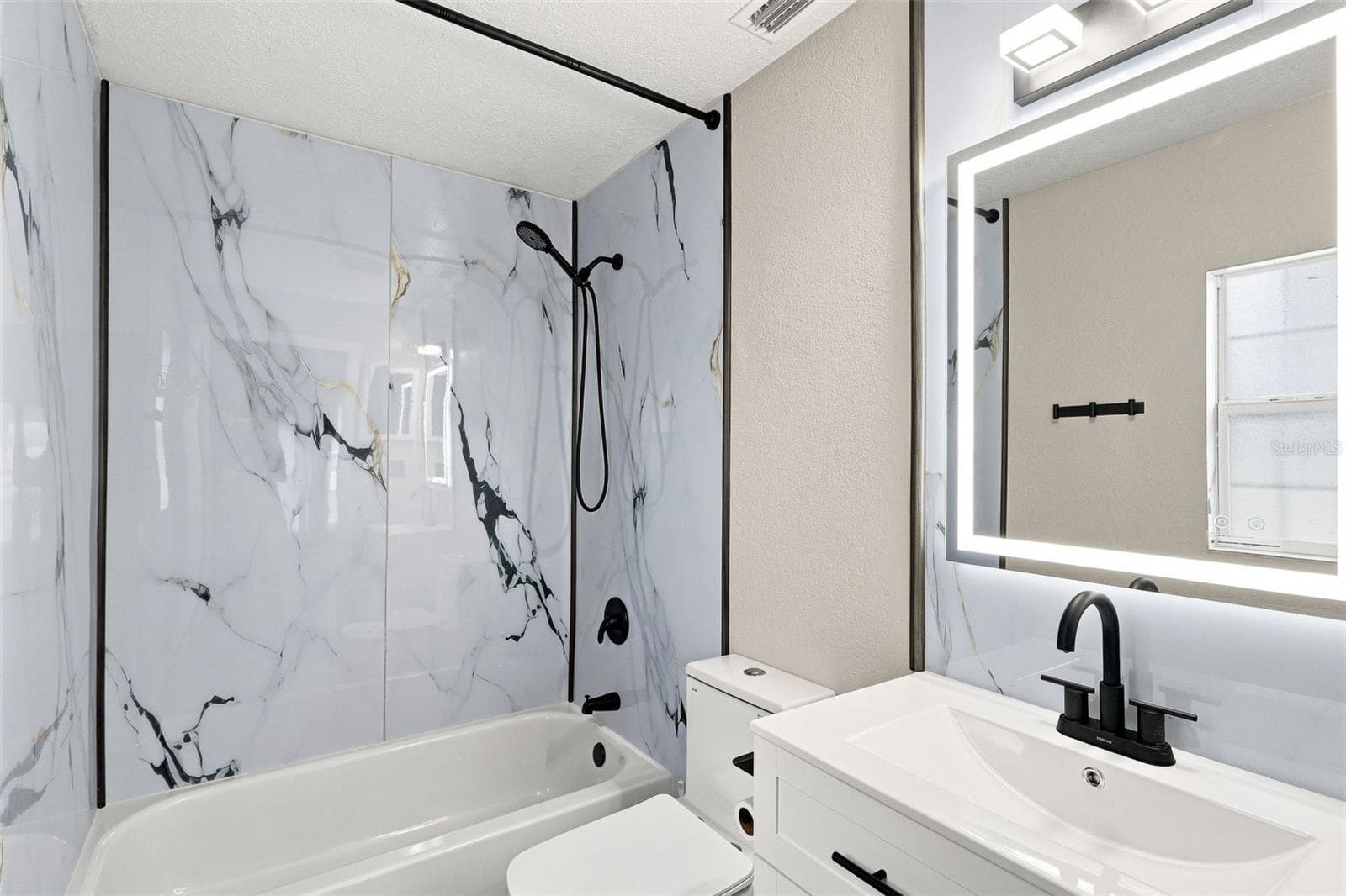 Master bathroom - 1416 SOUTHWEST RD, SANFORD