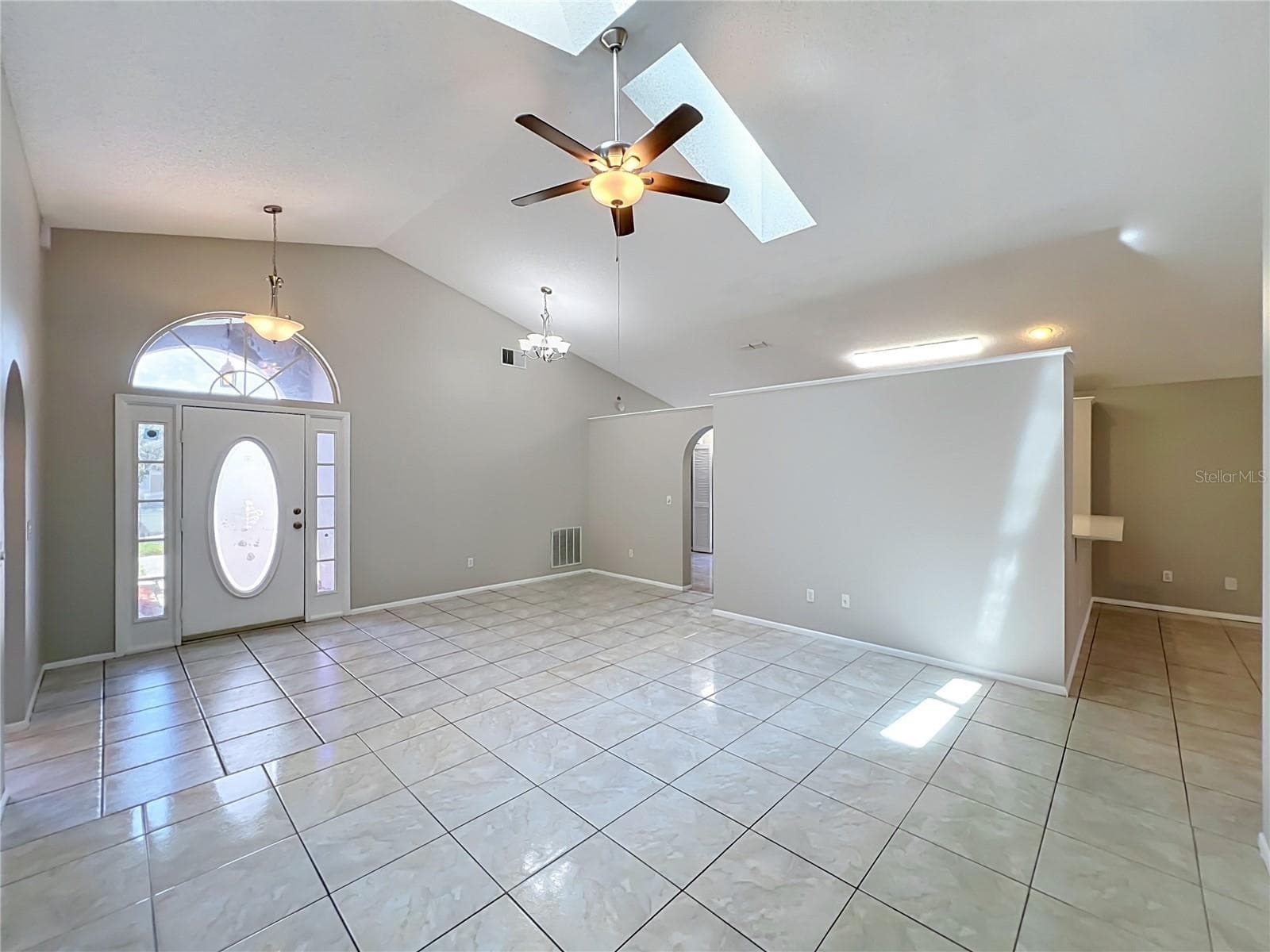 Single Family Residence at 1365 CRAWFORD DR, APOPKA, photo 3 of 37