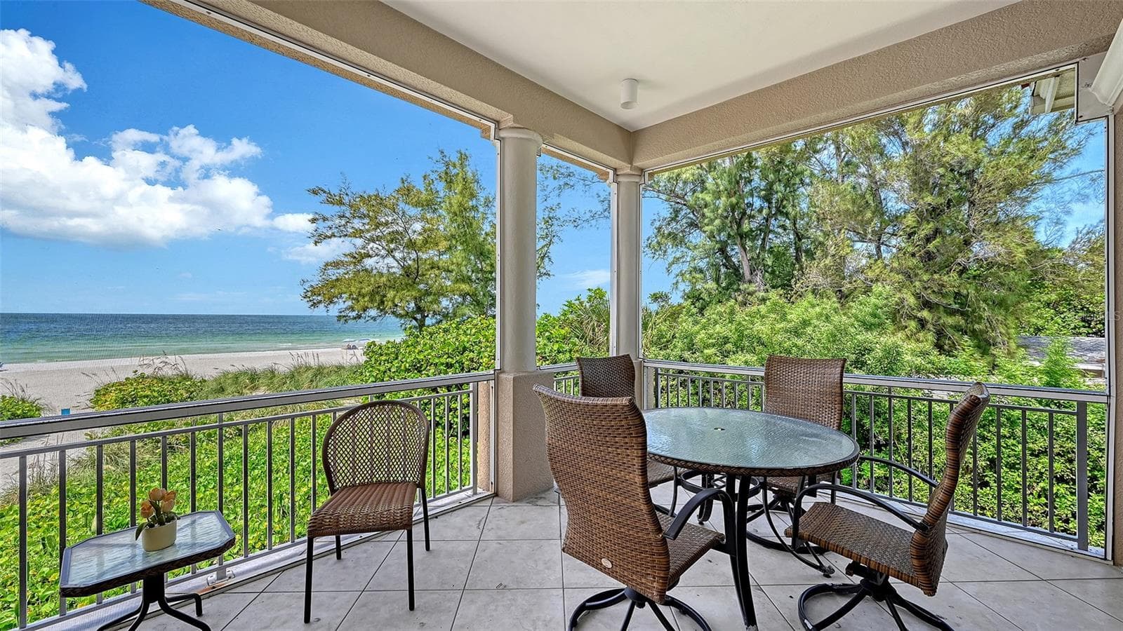 Outdoor dining on the screen porch - 106 74TH ST #100, HOLMES BEACH