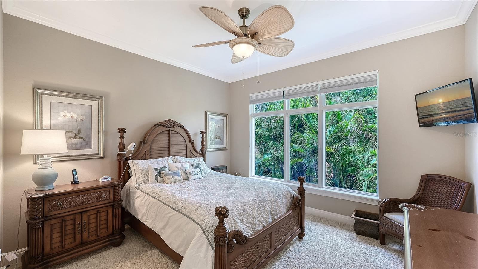 Queen size guest bedroom with walk-in closet and ensuite bath - 106 74TH ST #100, HOLMES BEACH