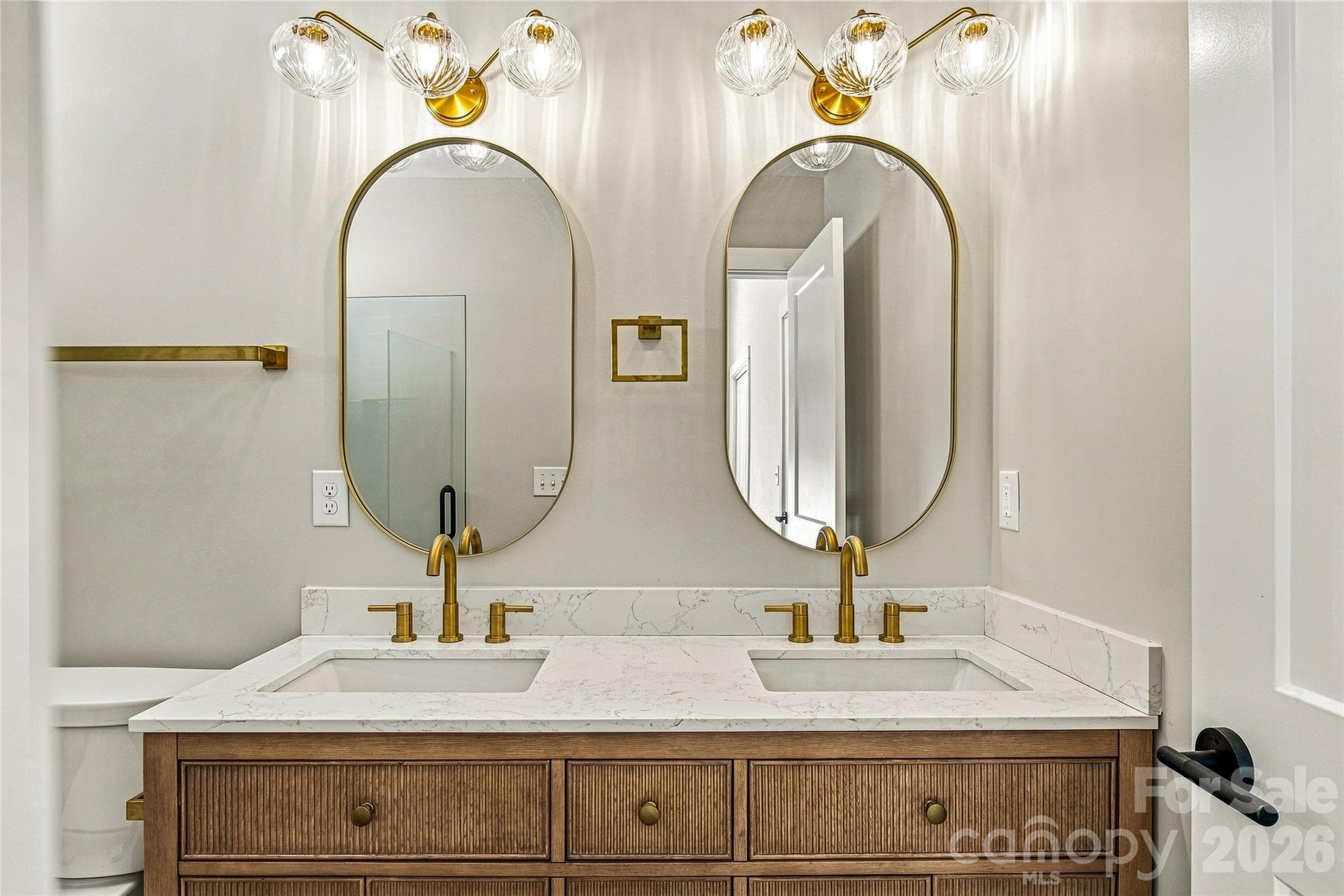 Double vanity bath - 60 Catatoga Trail, Marion