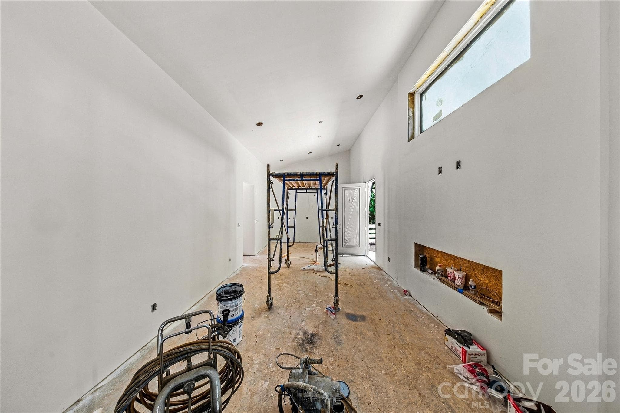 Coming soon 0 Bright interior with vaulted ceiling - 119 Catatoga Trail, Marion