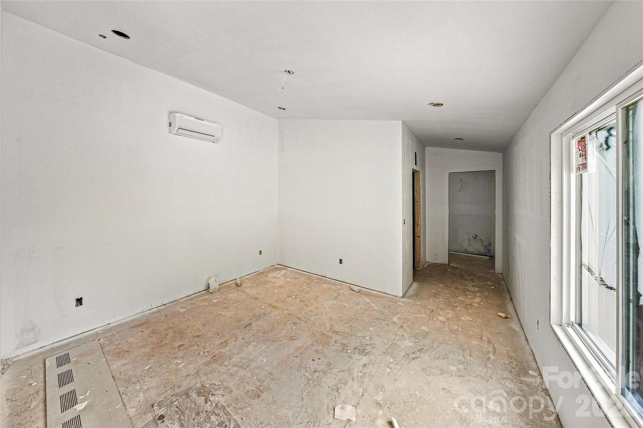 Light-filled bedroom - 119 Catatoga Trail, Marion