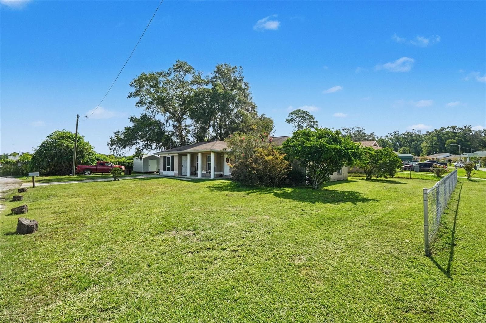 Front/Side Yard - 38638 PATTI LN, DADE CITY