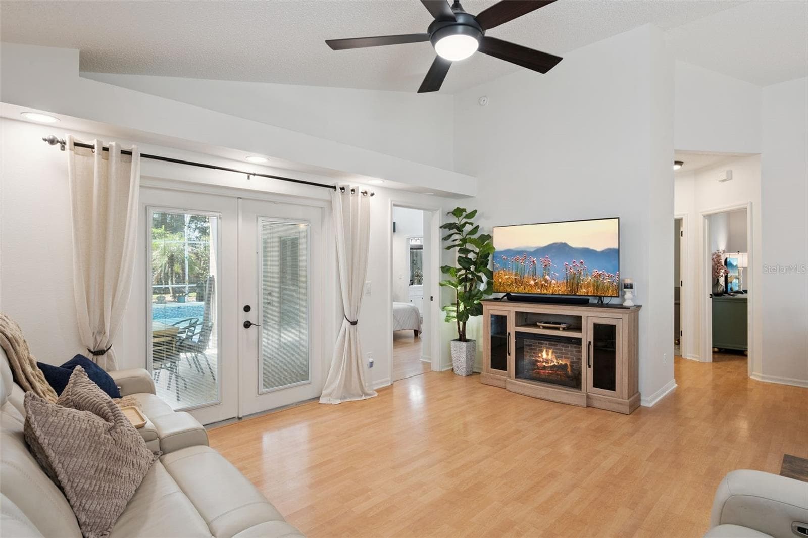 Single Family Residence at 1038 ROYAL OAKS DR, APOPKA, photo 4 of 35
