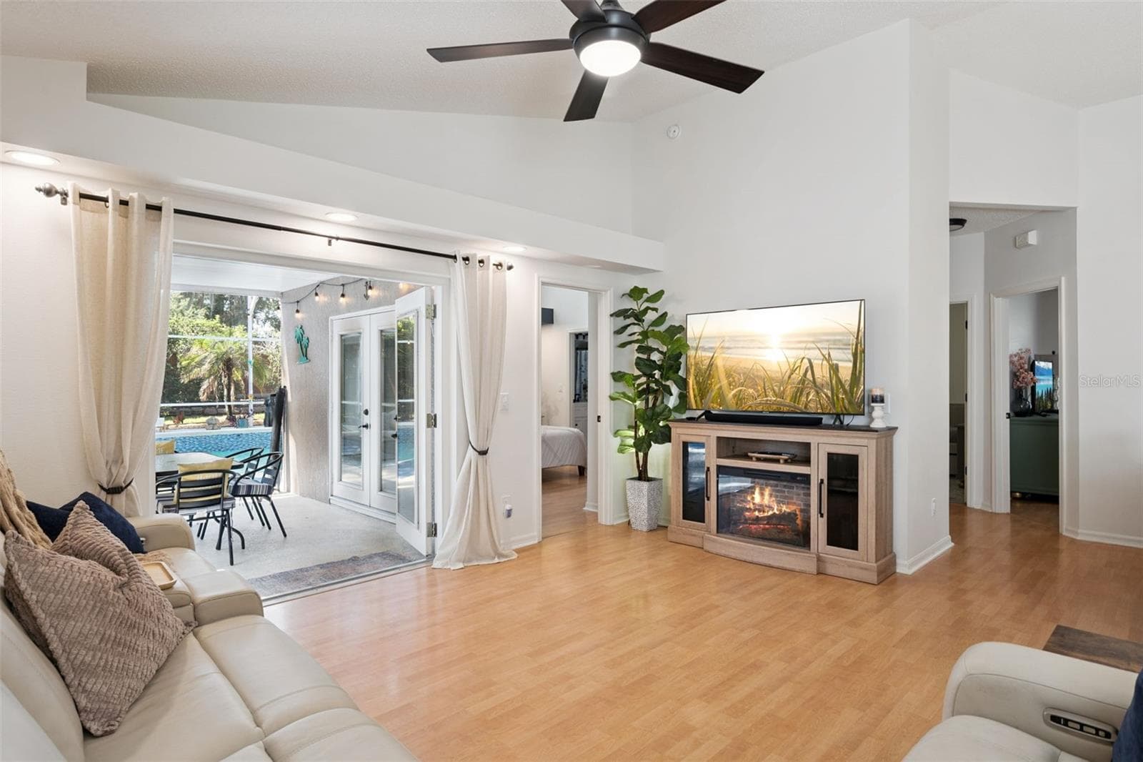 Single Family Residence at 1038 ROYAL OAKS DR, APOPKA, photo 5 of 35