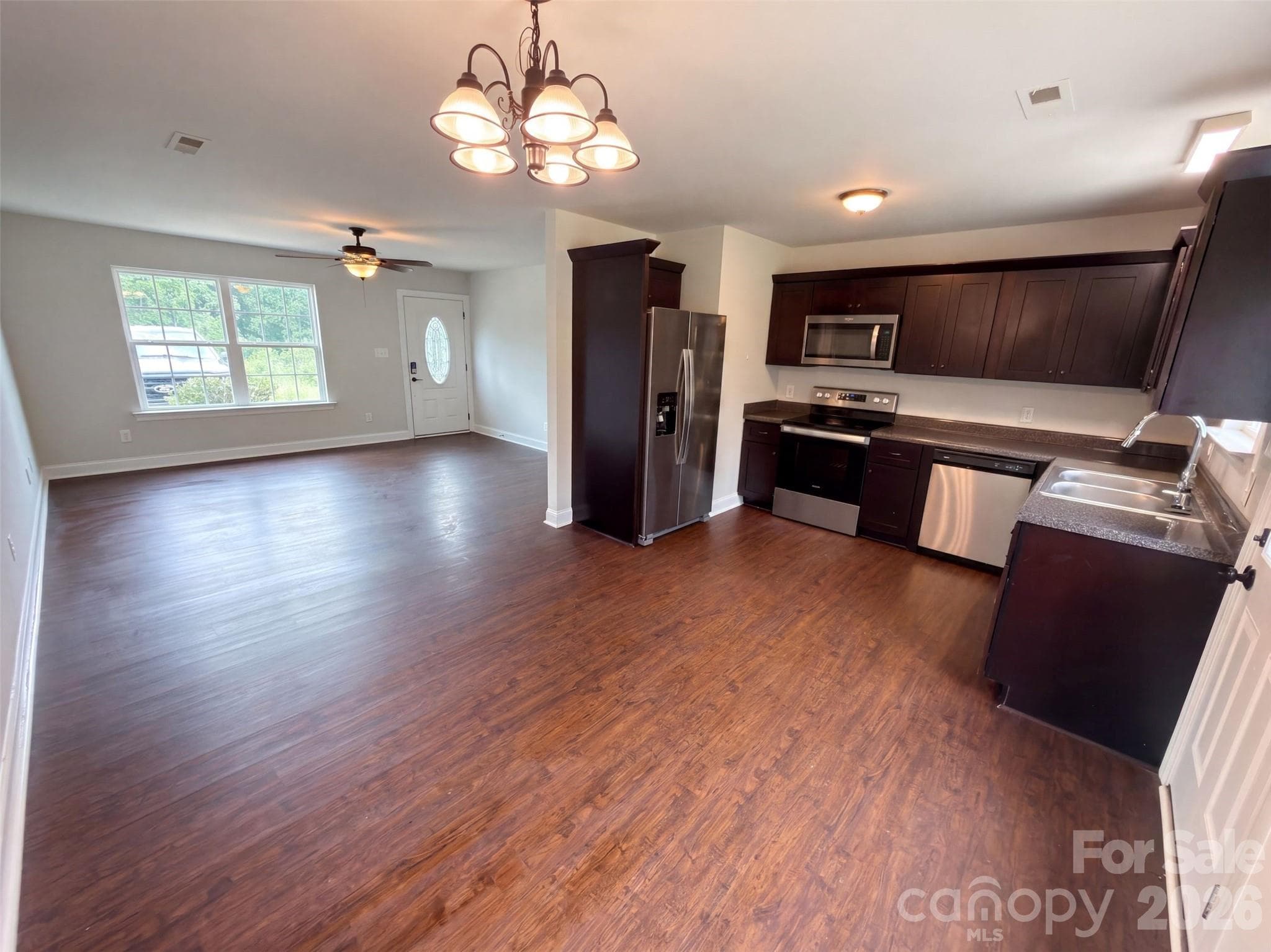 Single Family Residence at 1411 Foxbrook Circle, Lancaster, photo 2 of 16