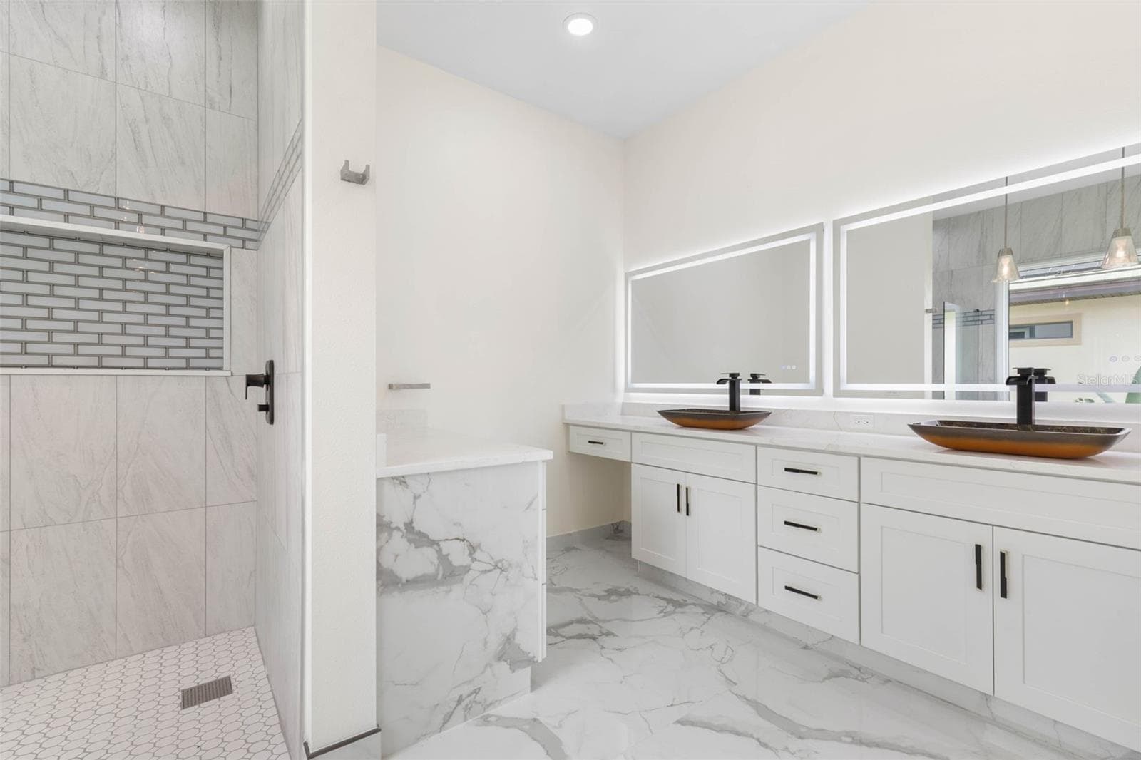 Dual Vanities - 116 LONGVIEW WAY N, PALM COAST