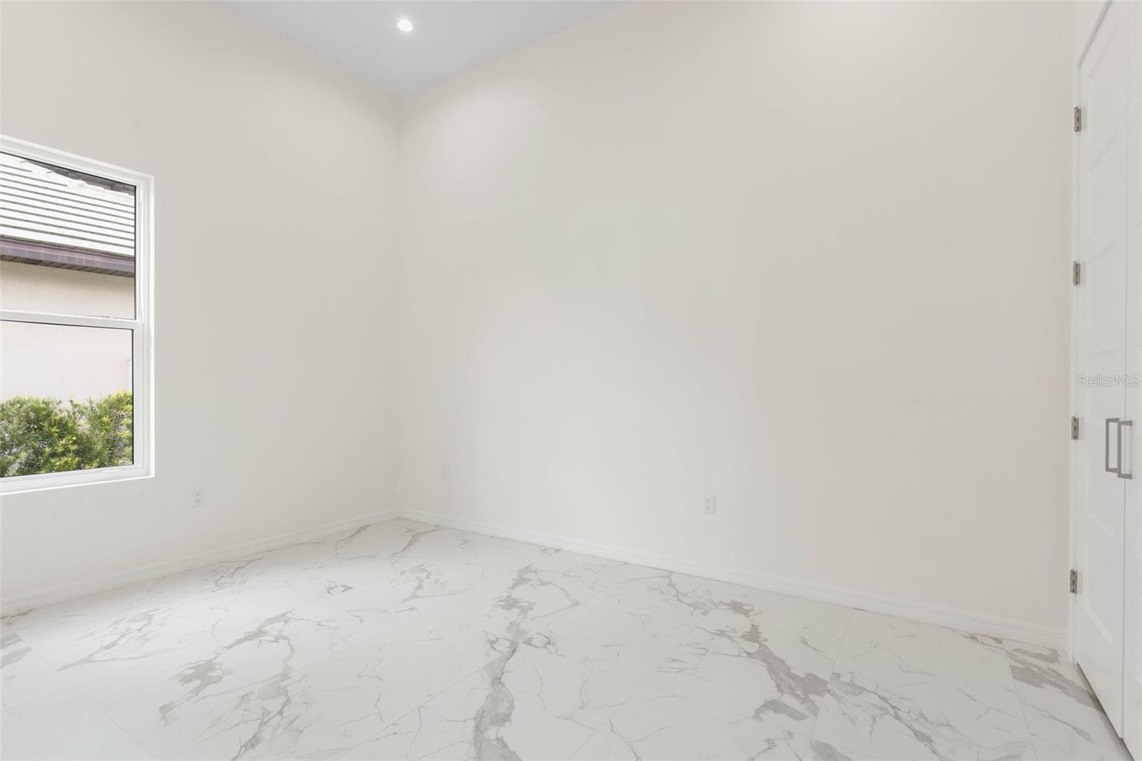 Top Notch Baseboard Design - 116 LONGVIEW WAY N, PALM COAST