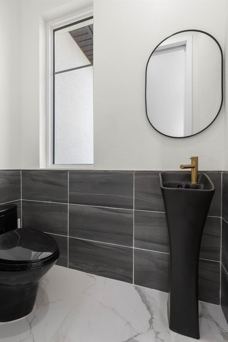 TOTO Polished TOILETS - 116 LONGVIEW WAY N, PALM COAST
