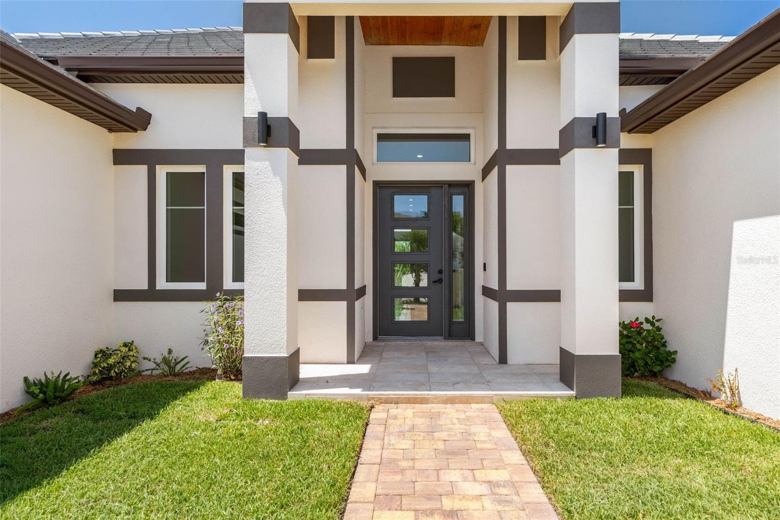 Elegant Entry - 116 LONGVIEW WAY N, PALM COAST