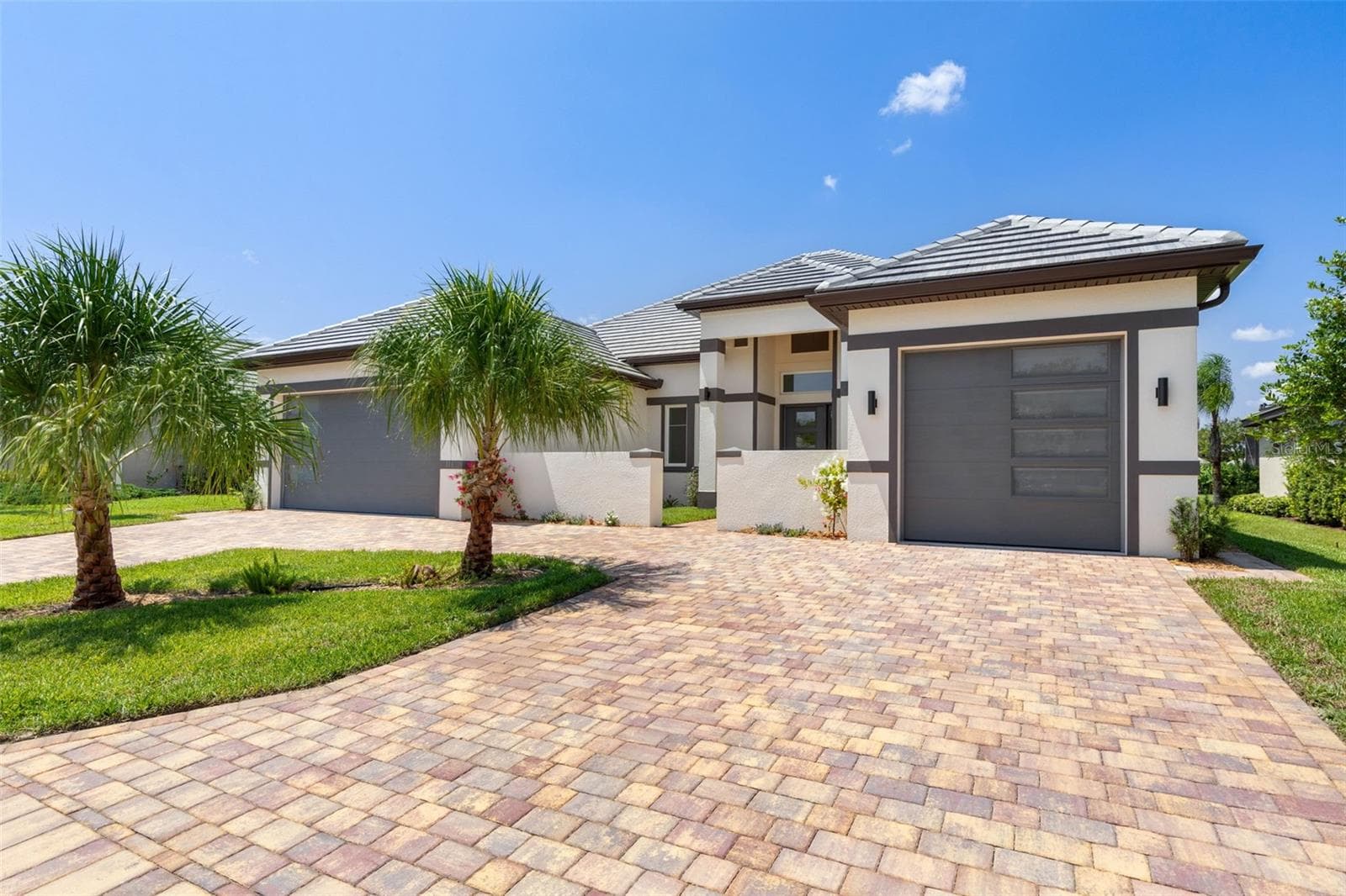 Paver Circle Driveway - 116 LONGVIEW WAY N, PALM COAST