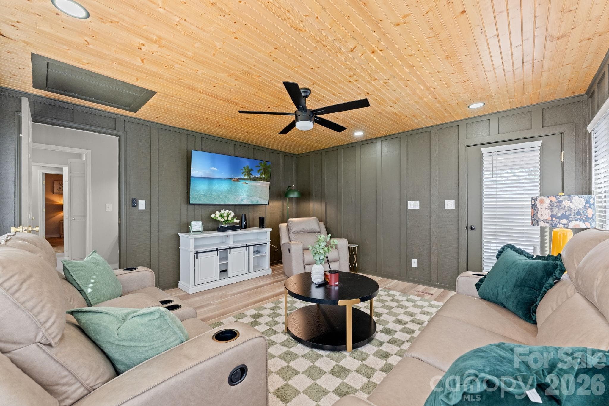 Single Family Residence at 1314 Holly Drive, North Myrtle Beach, photo 5 of 47