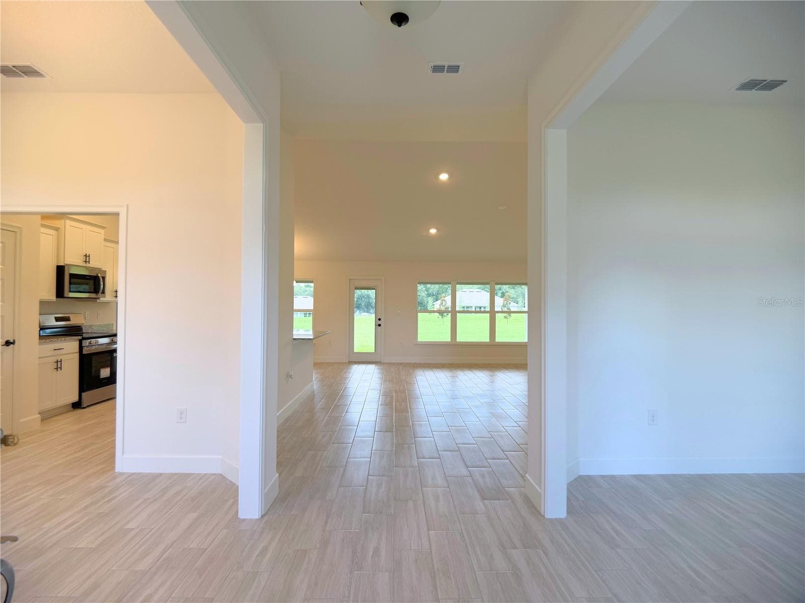 Single Family Residence at 37094 HIDDEN VIEW CIRCLE, DADE CITY, photo 6 of 30