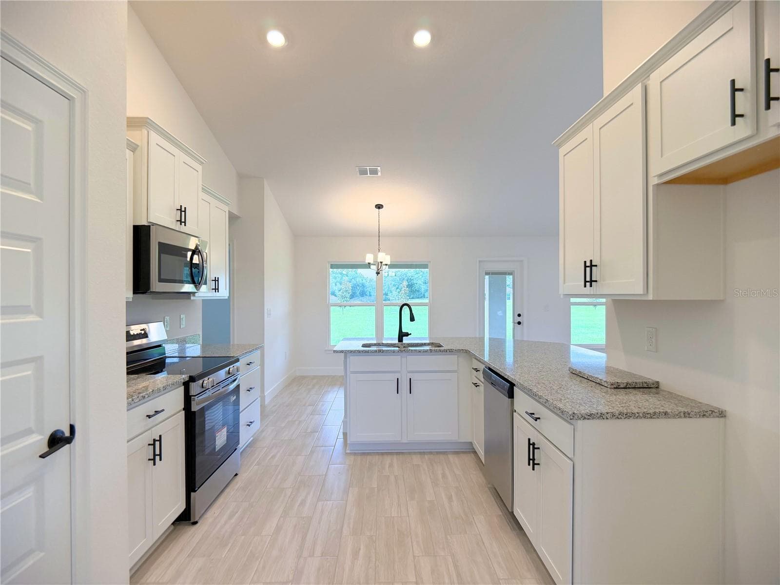 Single Family Residence at 37094 HIDDEN VIEW CIRCLE, DADE CITY, photo 9 of 30