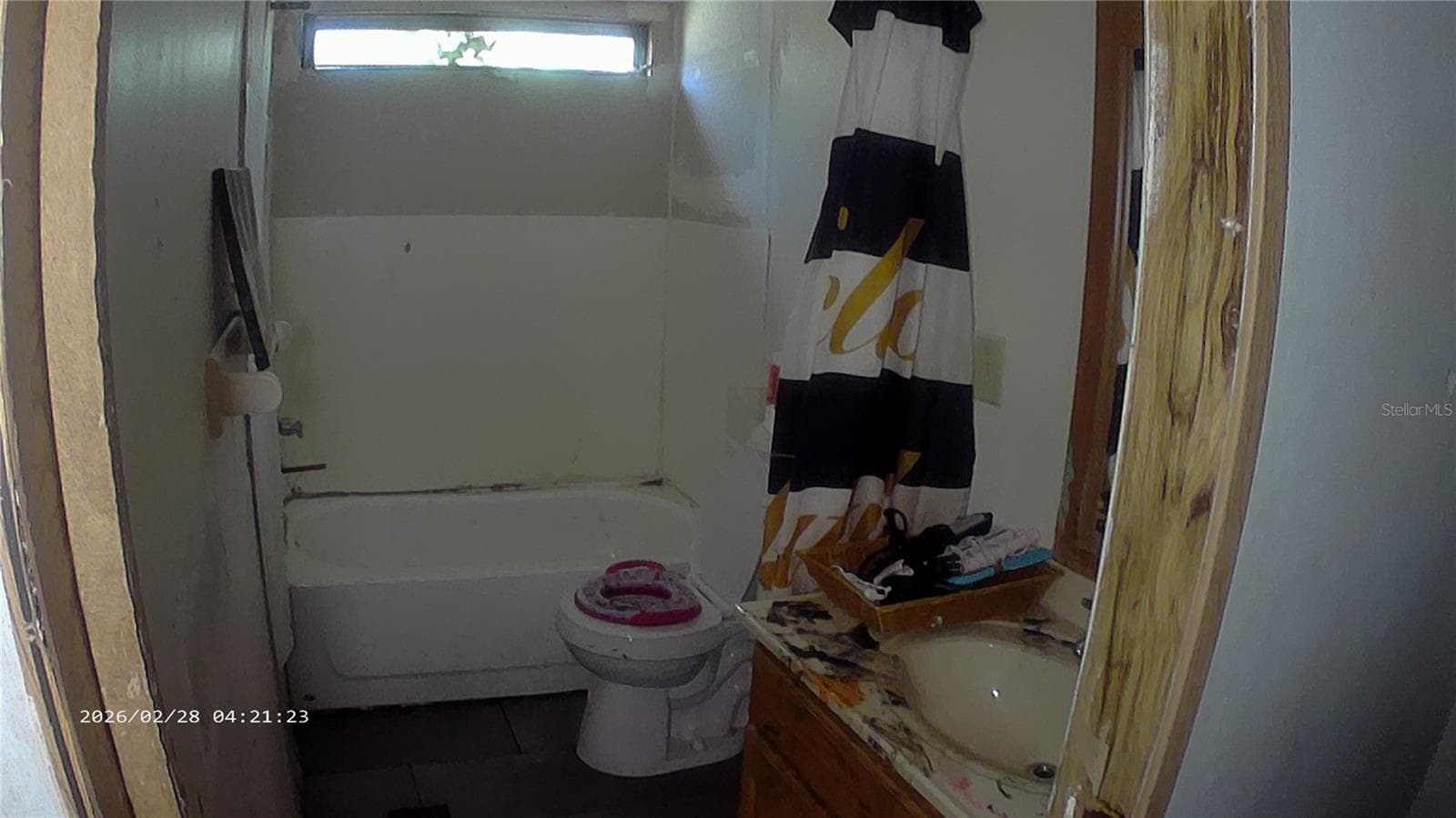 Manufactured Home at 16979 SE 6TH LN, SILVER SPRINGS, photo 8 of 17